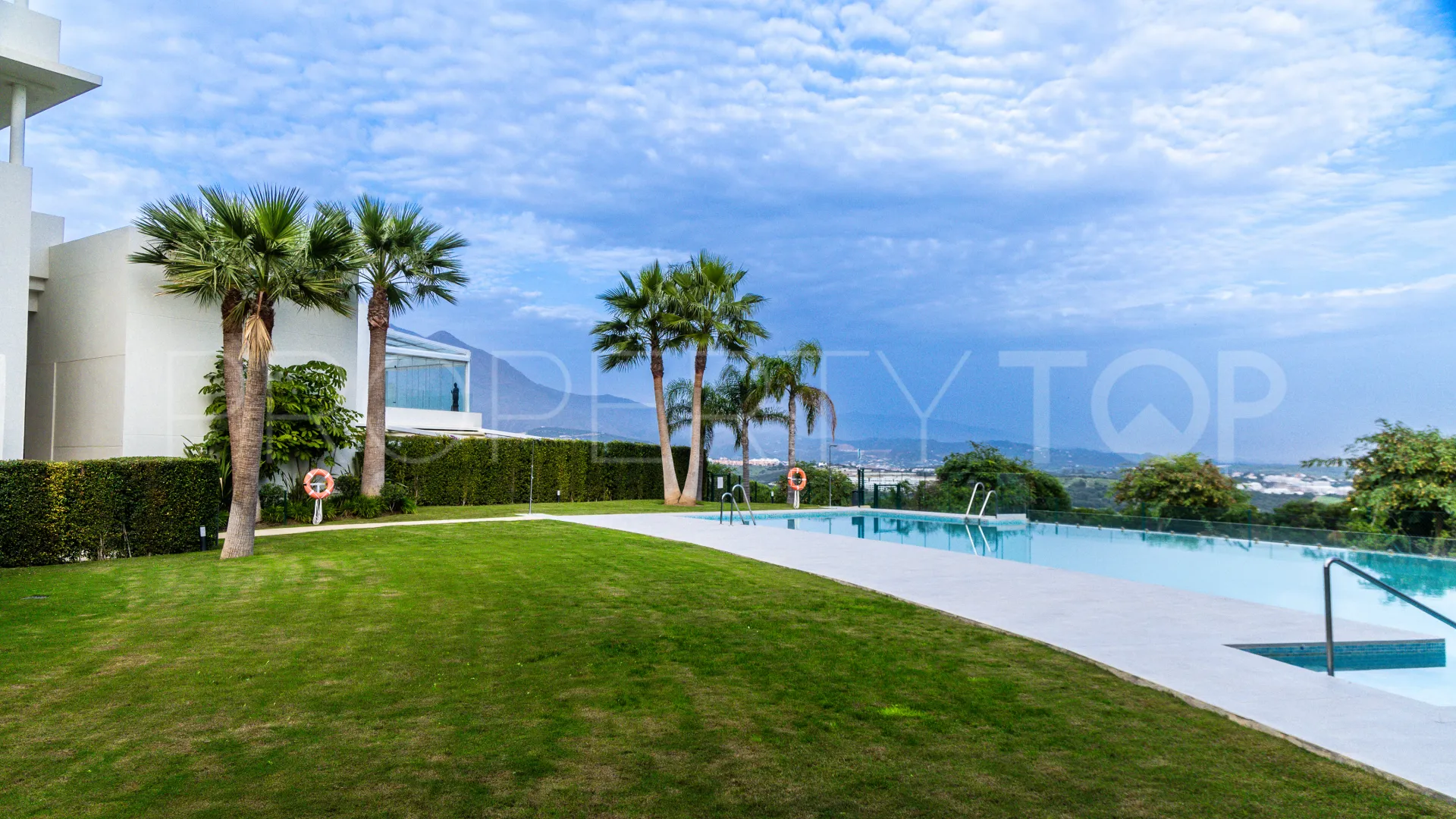 Se vende villa pareada en Finca Cortesin con 3 dormitorios