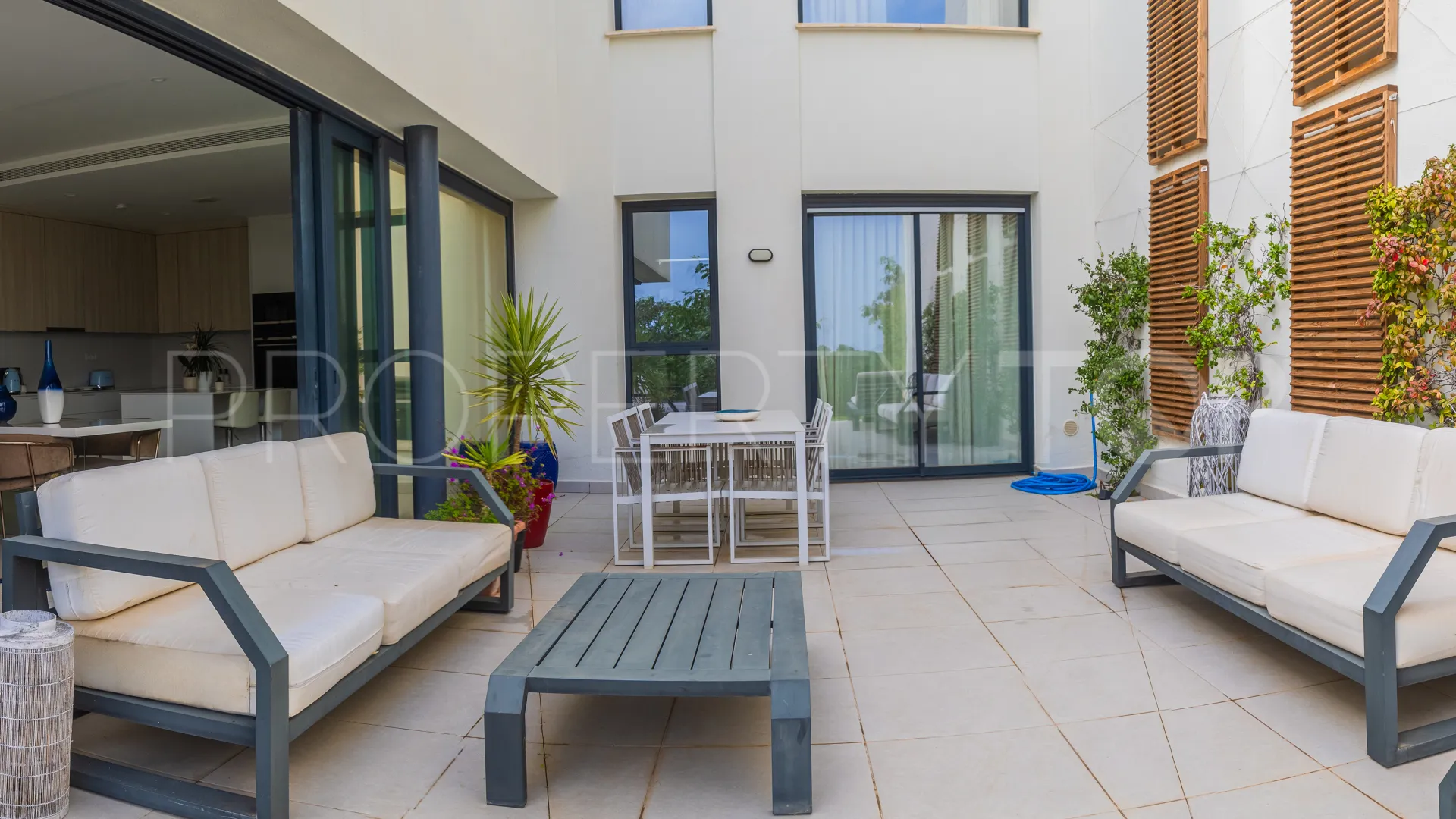 Se vende villa pareada en Finca Cortesin con 3 dormitorios