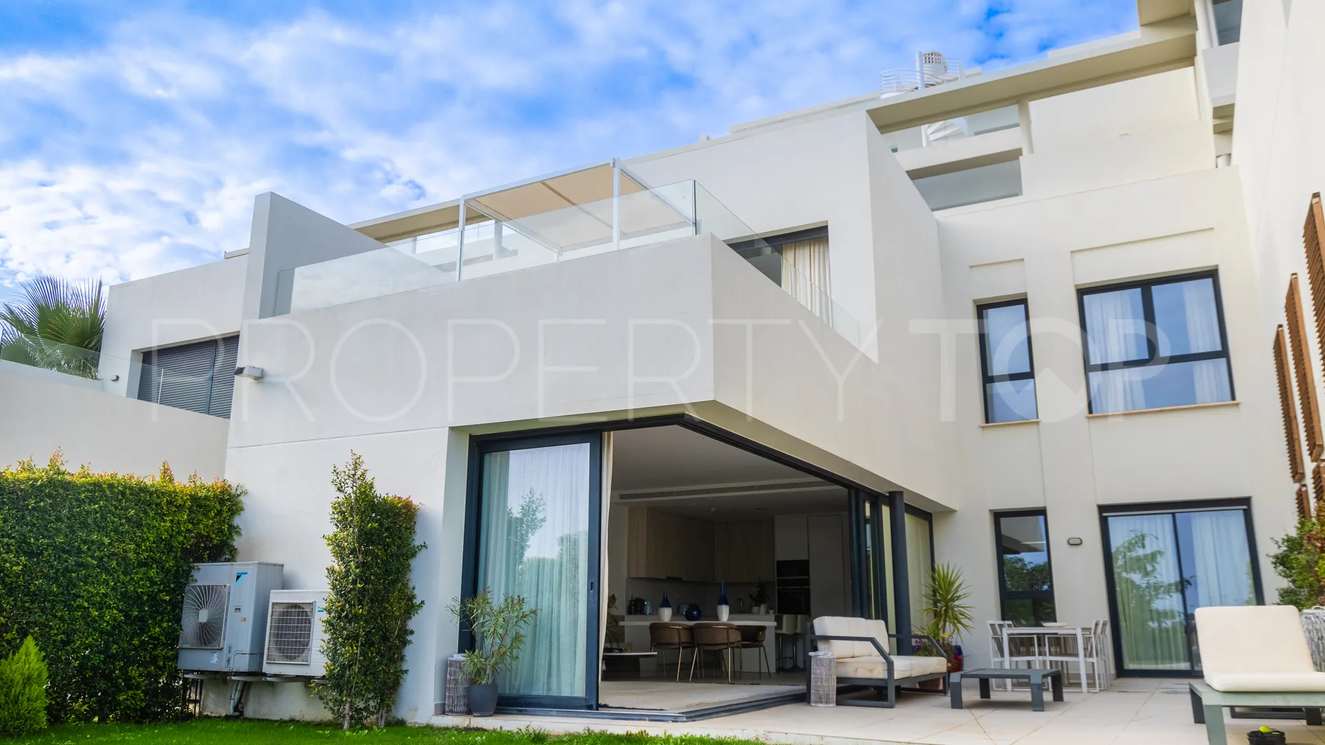 Se vende villa pareada en Finca Cortesin con 3 dormitorios