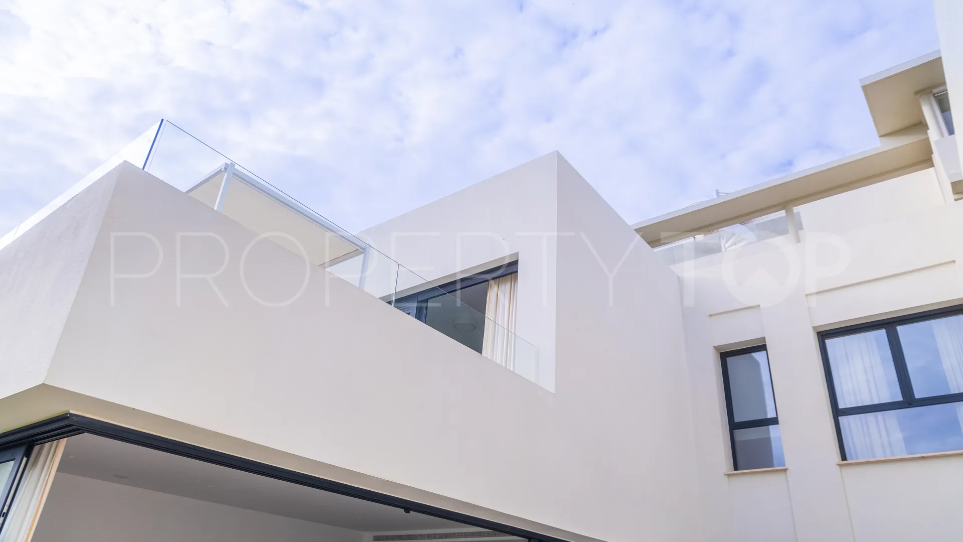Se vende villa pareada en Finca Cortesin con 3 dormitorios