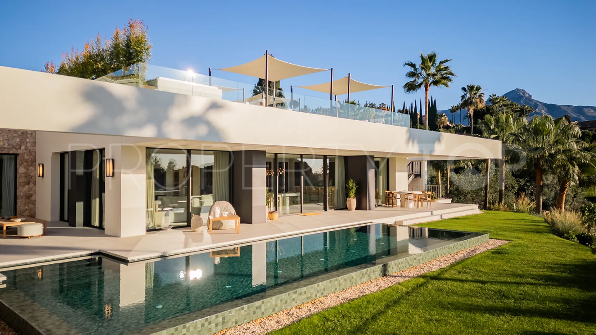 For sale 4 bedrooms villa in Nueva Andalucia