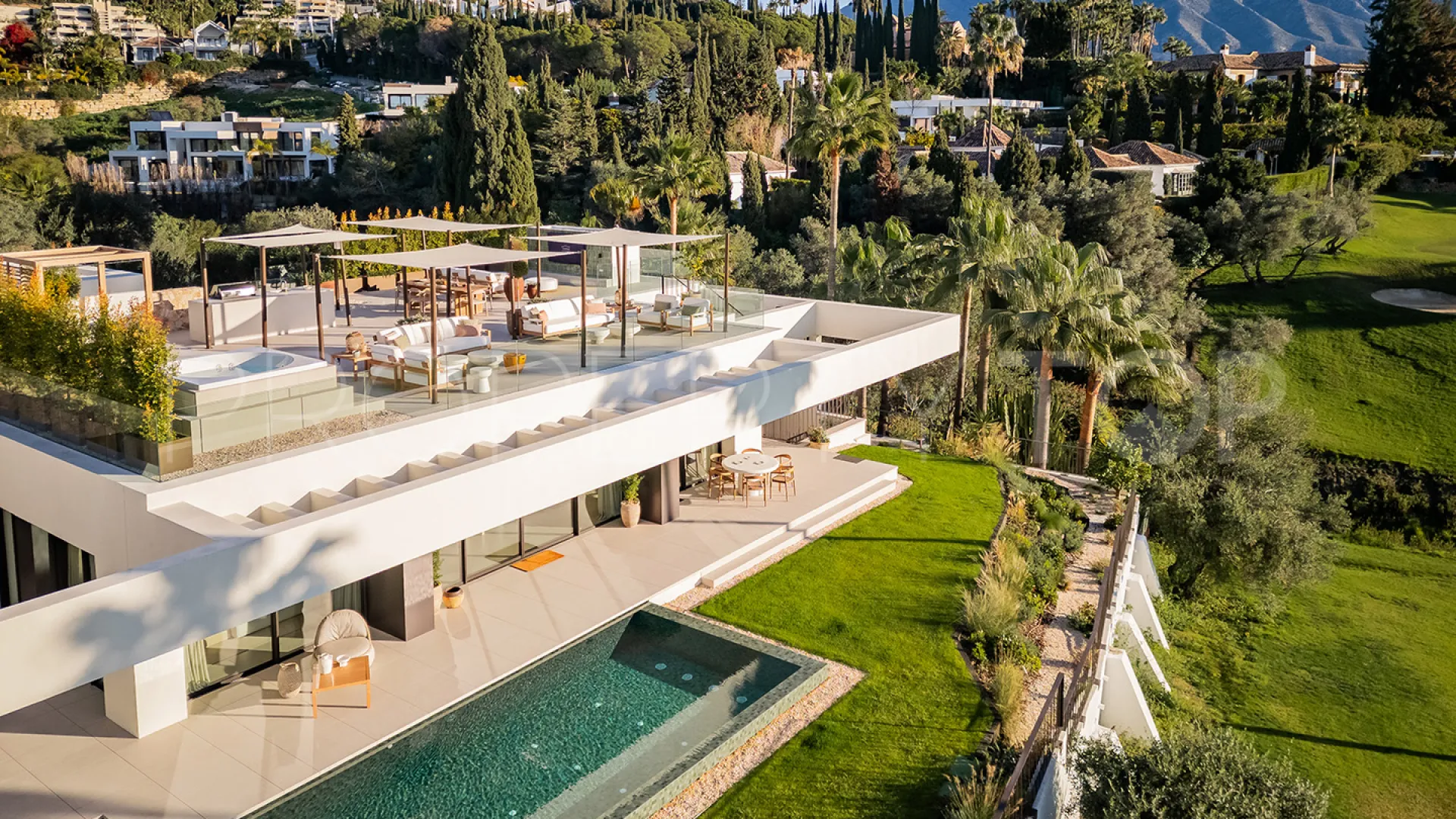 For sale 4 bedrooms villa in Nueva Andalucia
