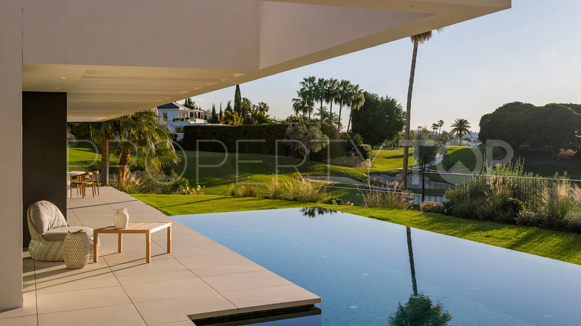For sale 4 bedrooms villa in Nueva Andalucia