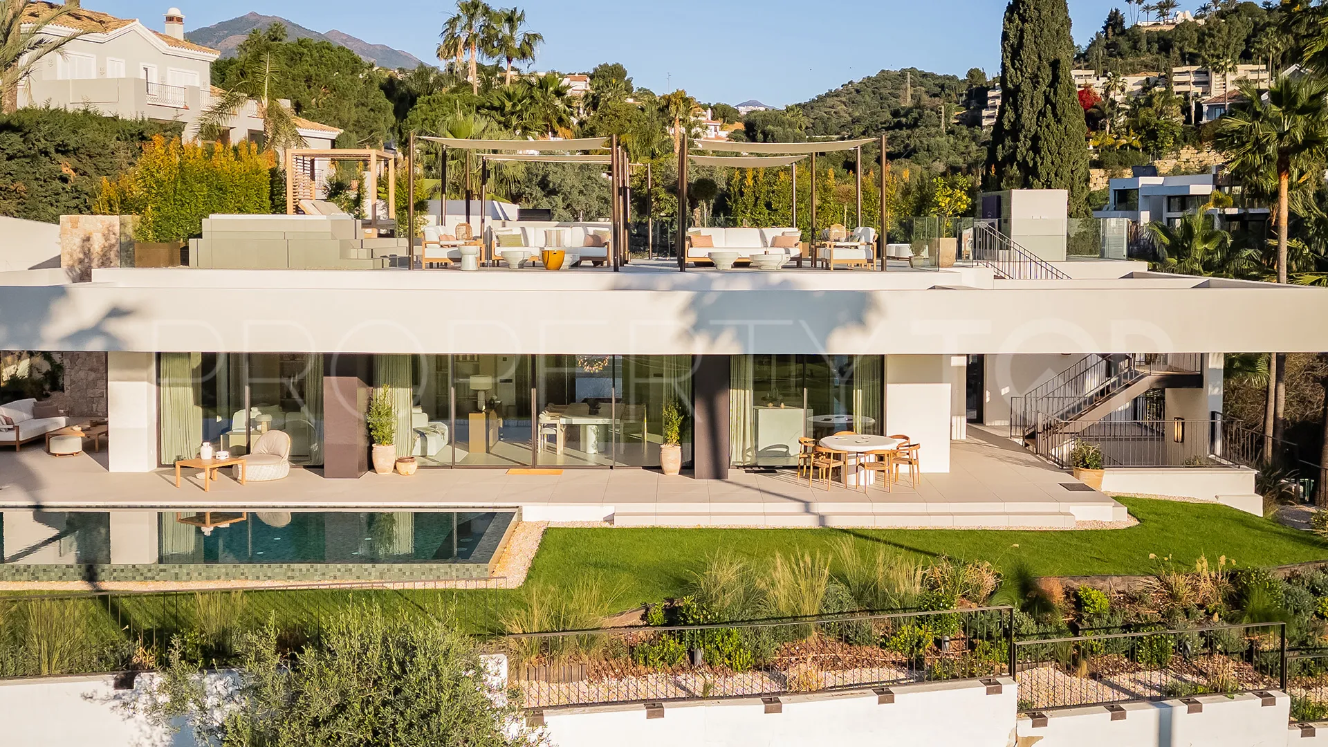 For sale 4 bedrooms villa in Nueva Andalucia