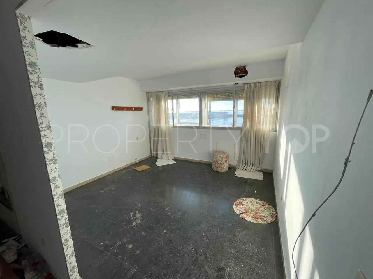 Buy 4 bedrooms apartment in Marbella City