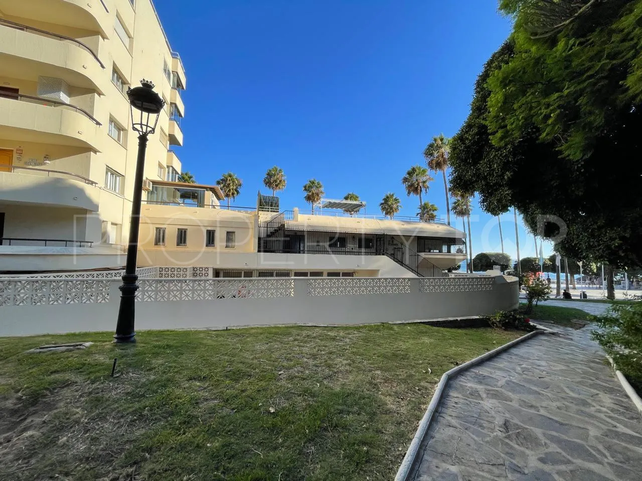Buy 4 bedrooms apartment in Marbella City