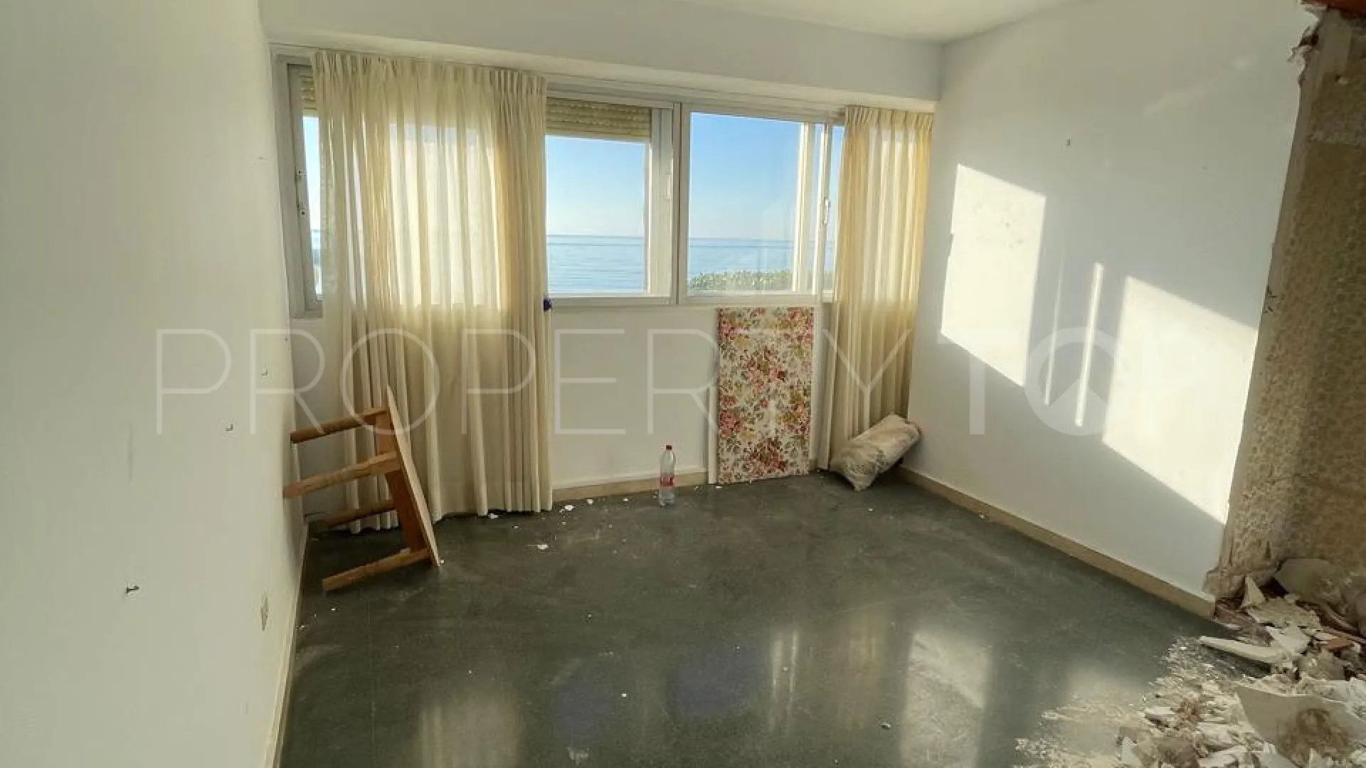 Buy 4 bedrooms apartment in Marbella City