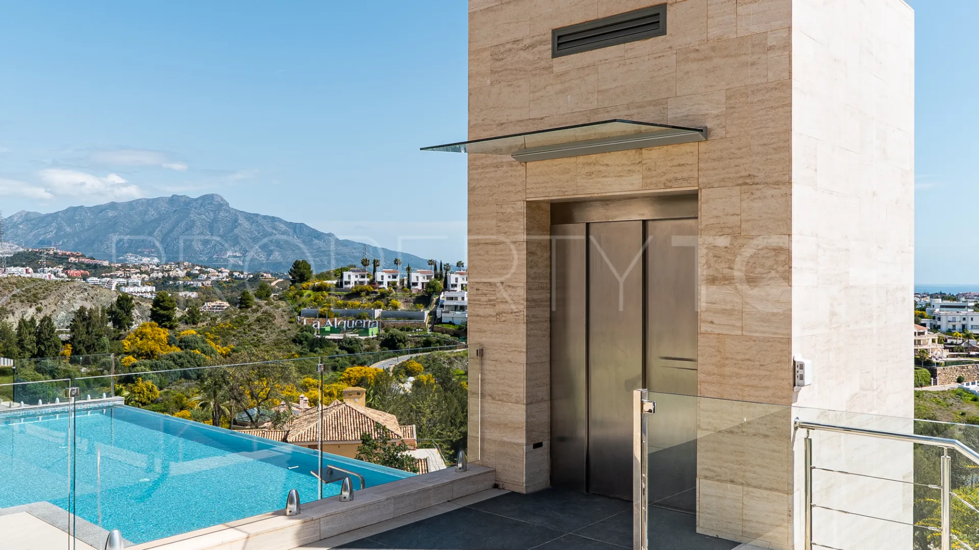 Villa for sale in La Alqueria with 5 bedrooms