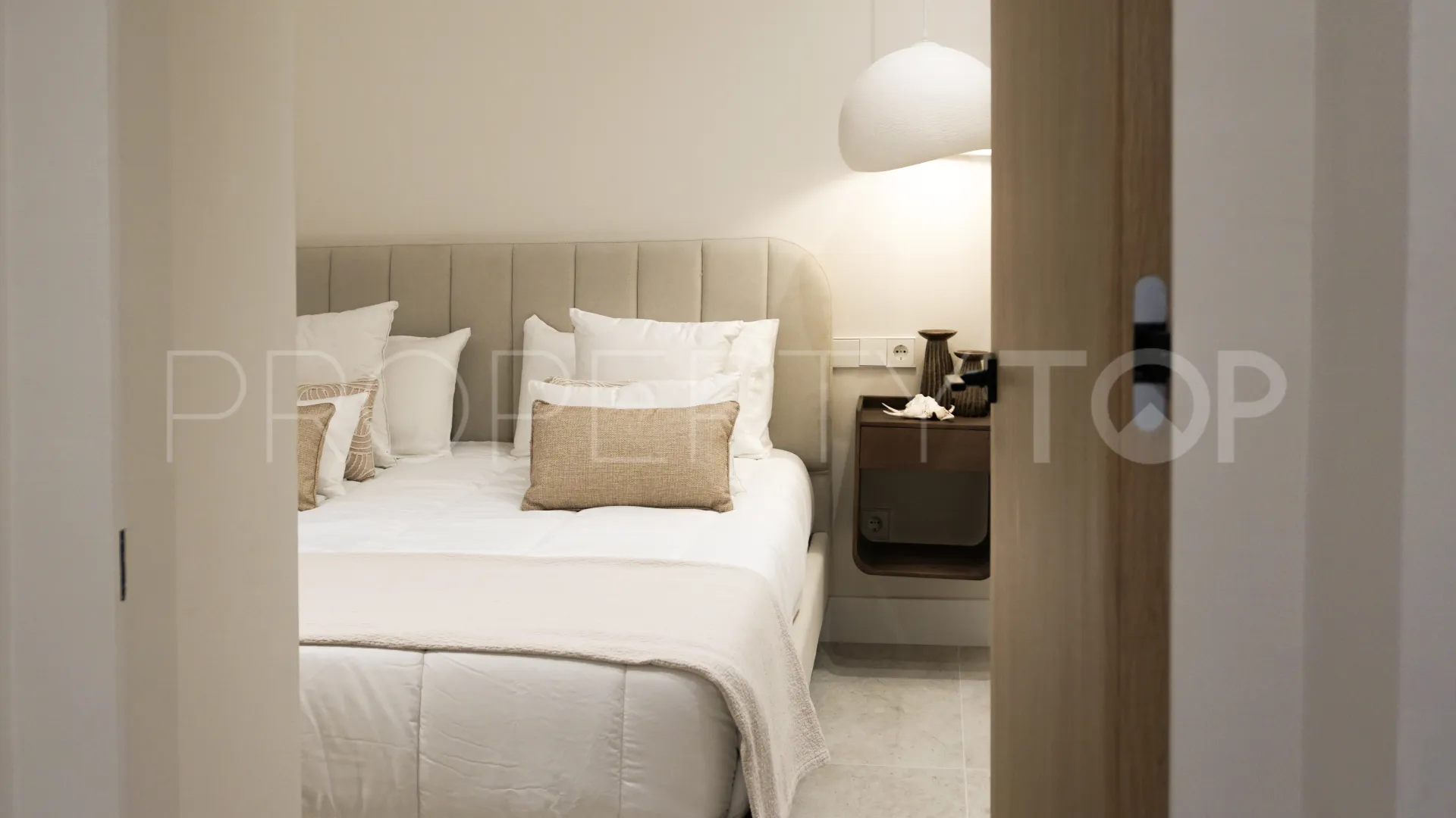 Buy Aloha Gardens 4 bedrooms duplex penthouse