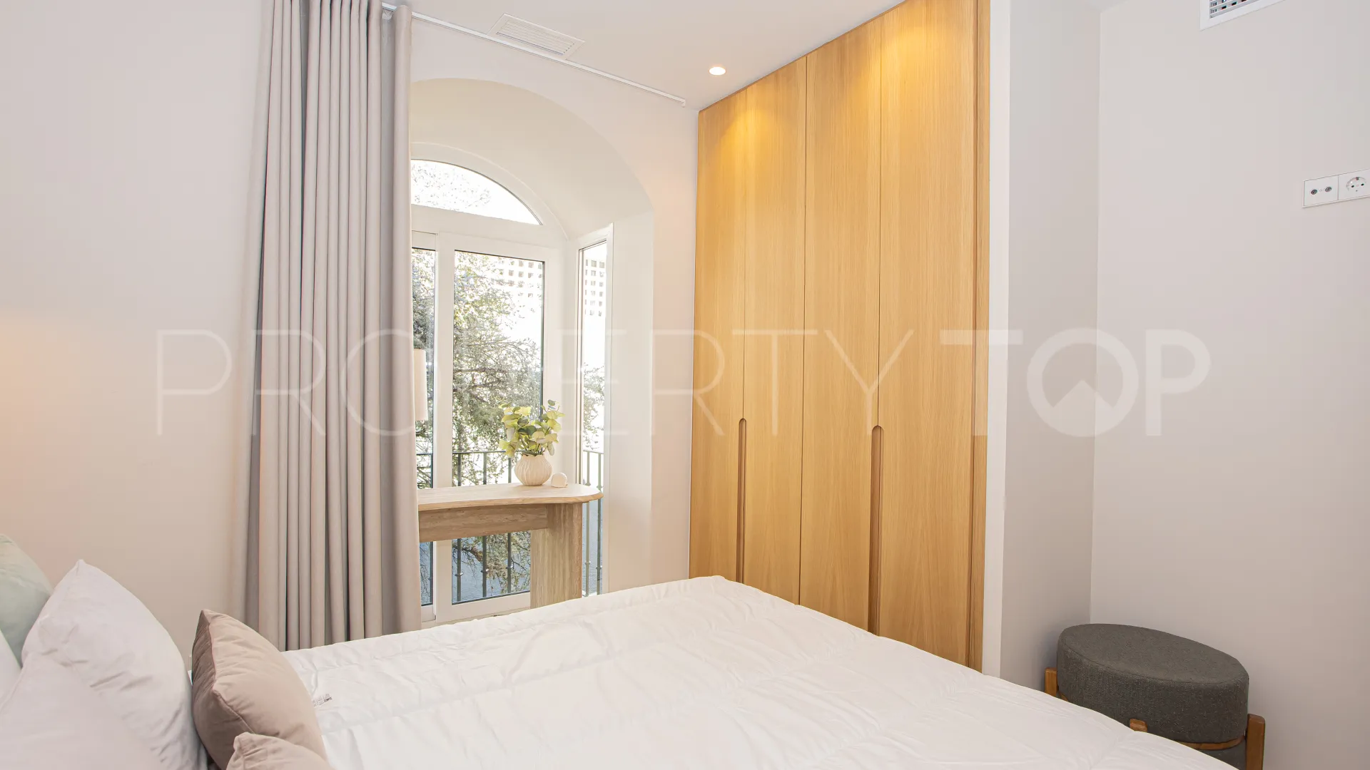 Buy Aloha Gardens 4 bedrooms duplex penthouse
