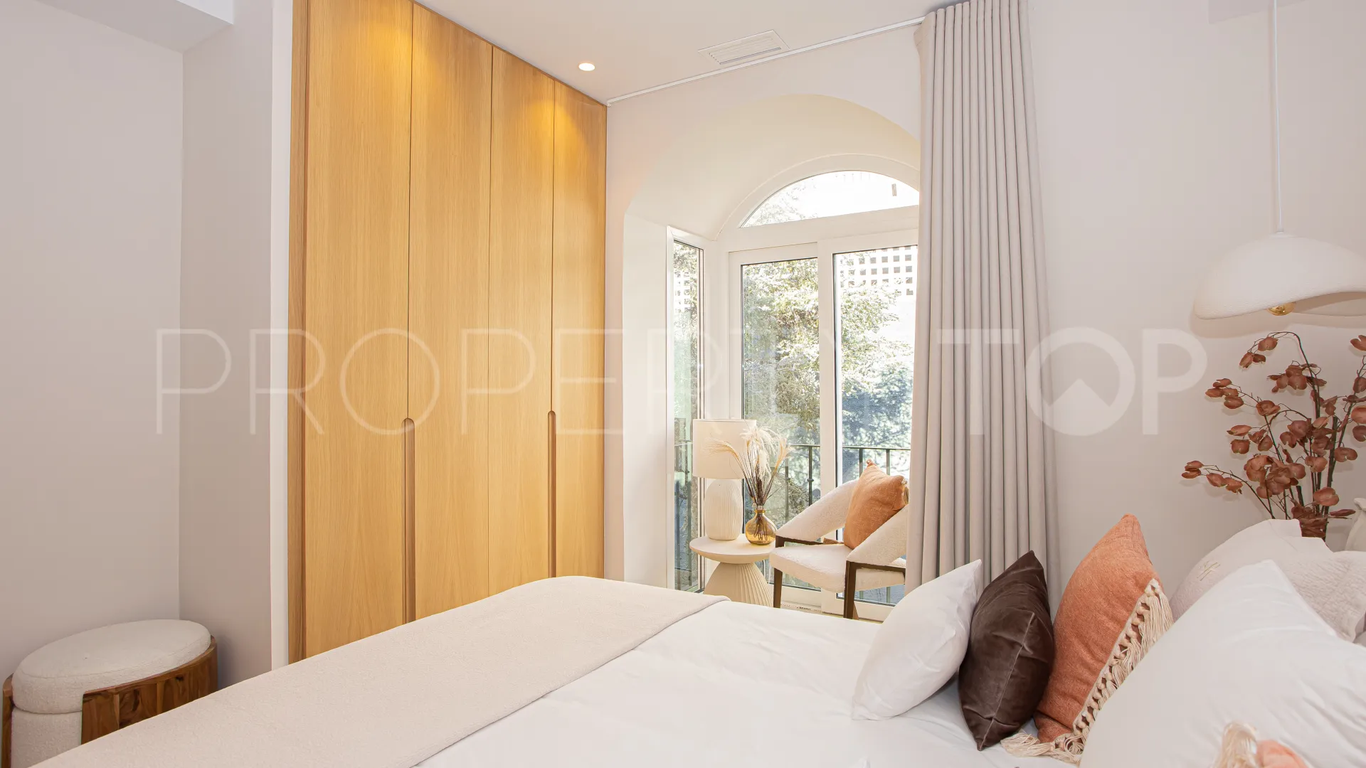 Buy Aloha Gardens 4 bedrooms duplex penthouse