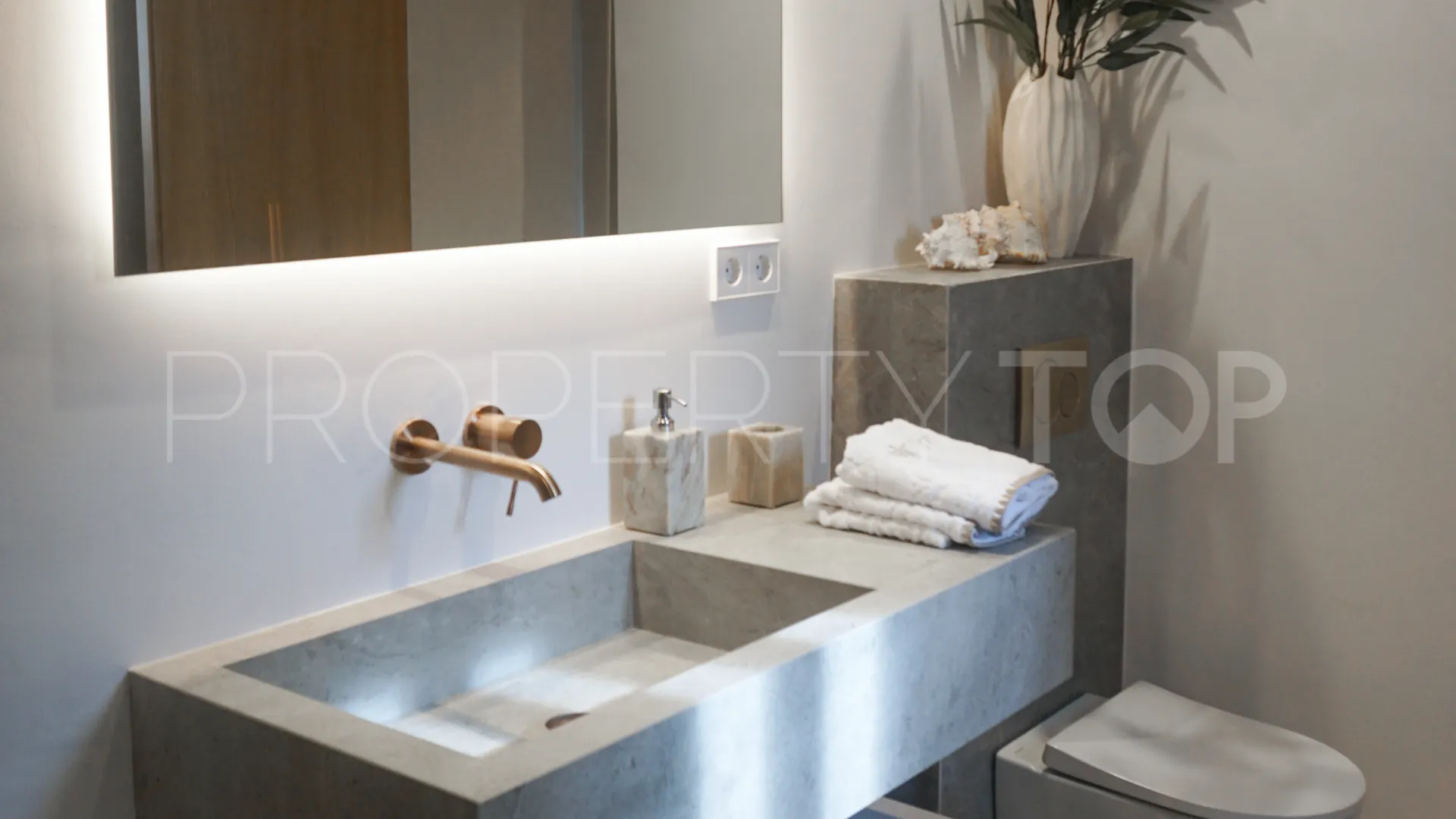 Buy Aloha Gardens 4 bedrooms duplex penthouse