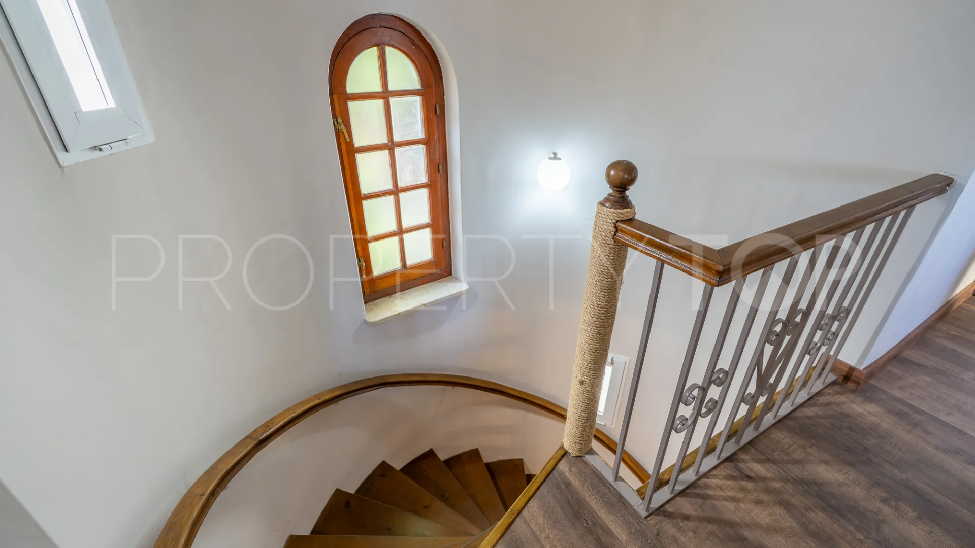 Buy villa with 4 bedrooms in Marbesa