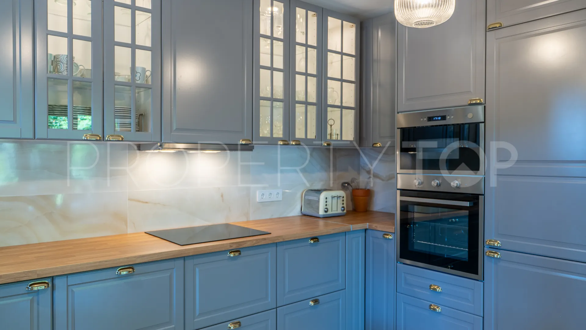 Buy villa with 4 bedrooms in Marbesa