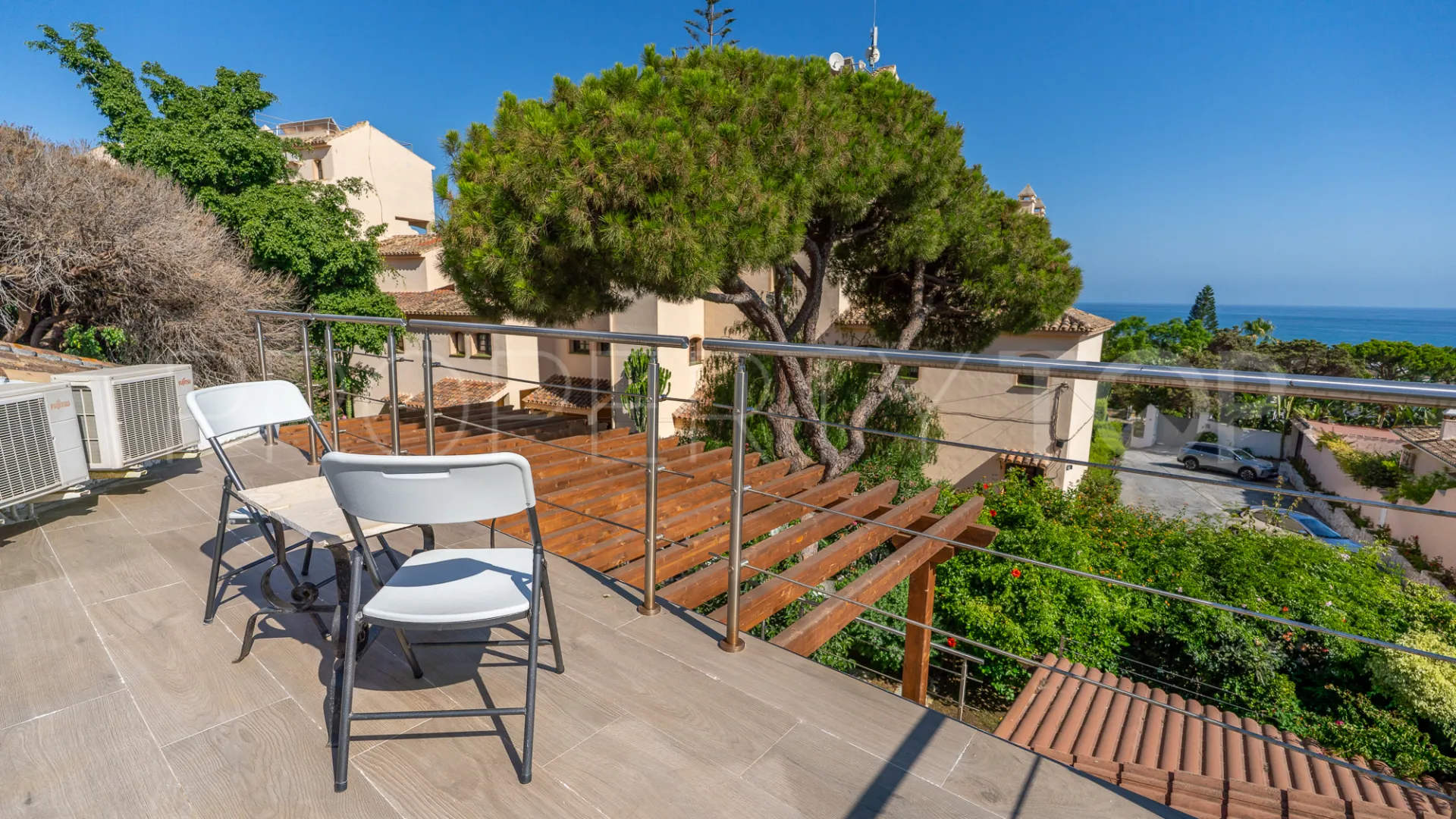 Buy villa with 4 bedrooms in Marbesa