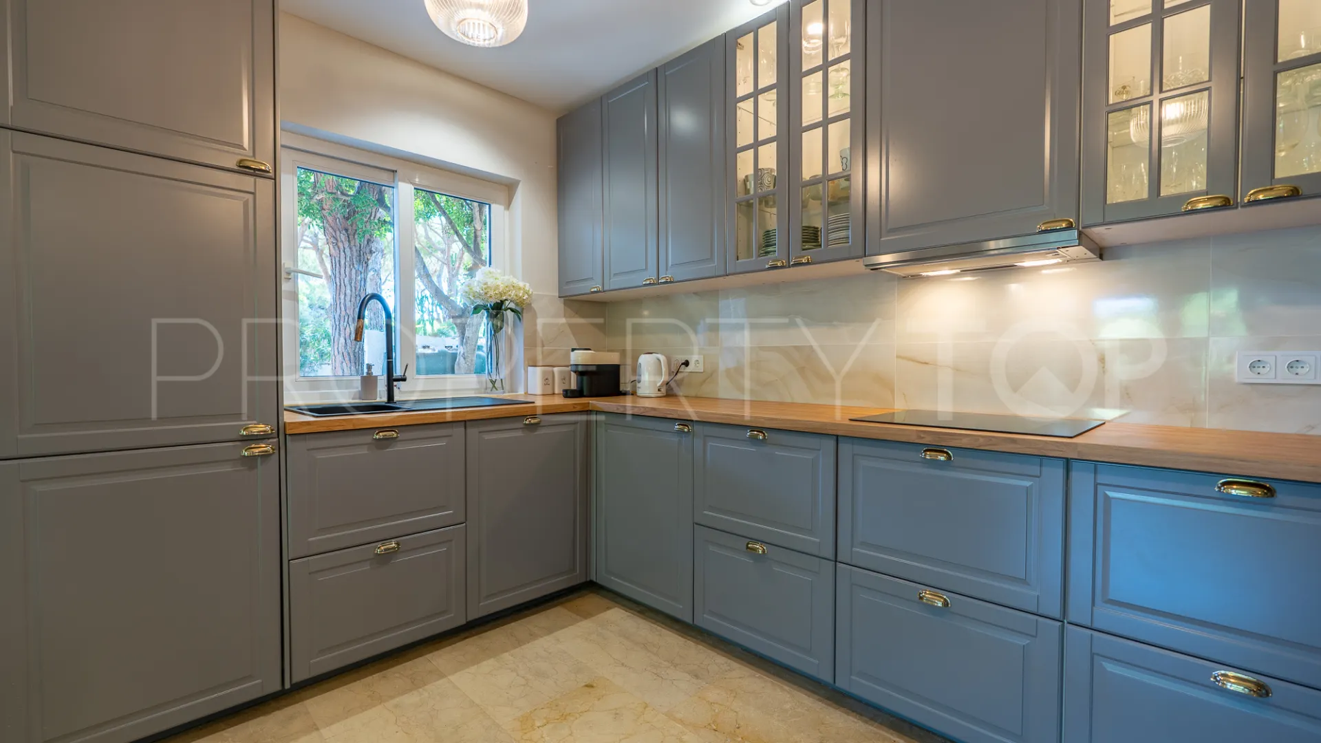 Buy villa with 4 bedrooms in Marbesa