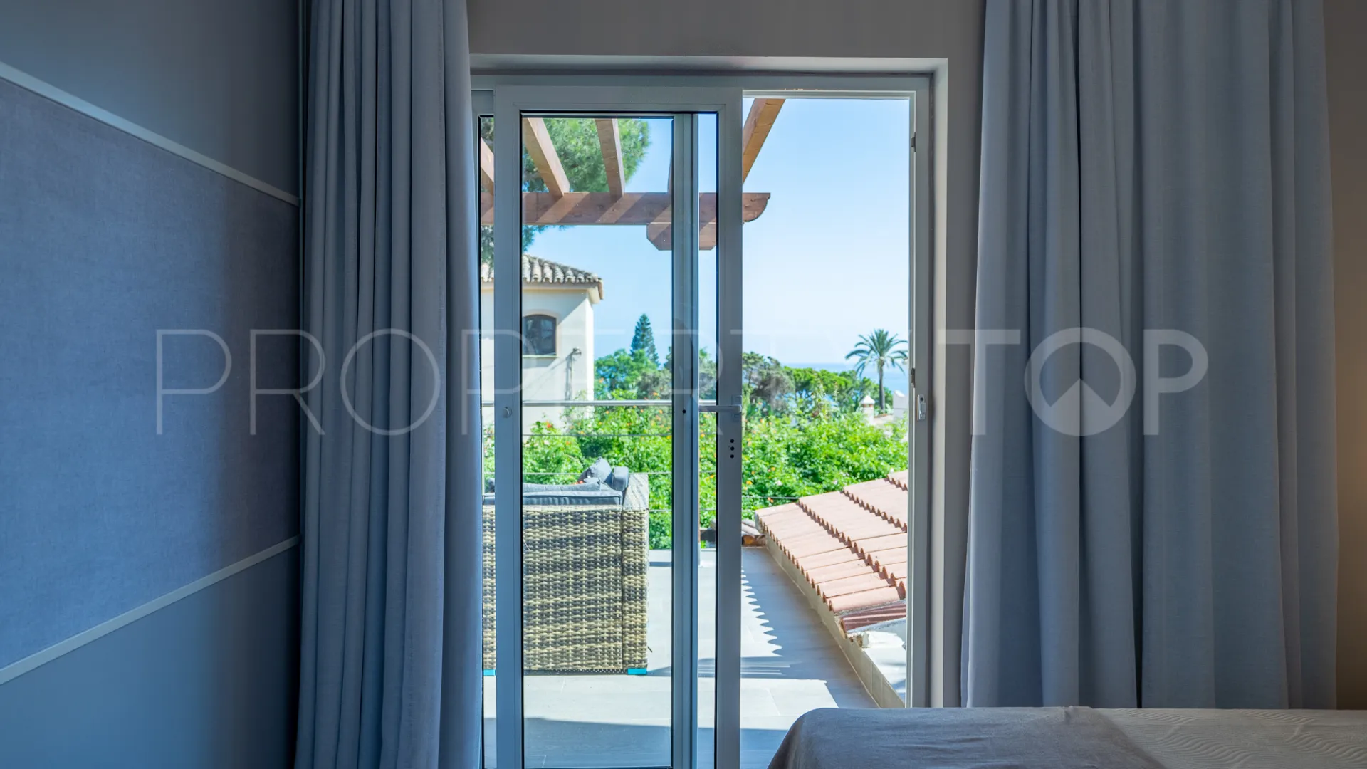 Buy villa with 4 bedrooms in Marbesa