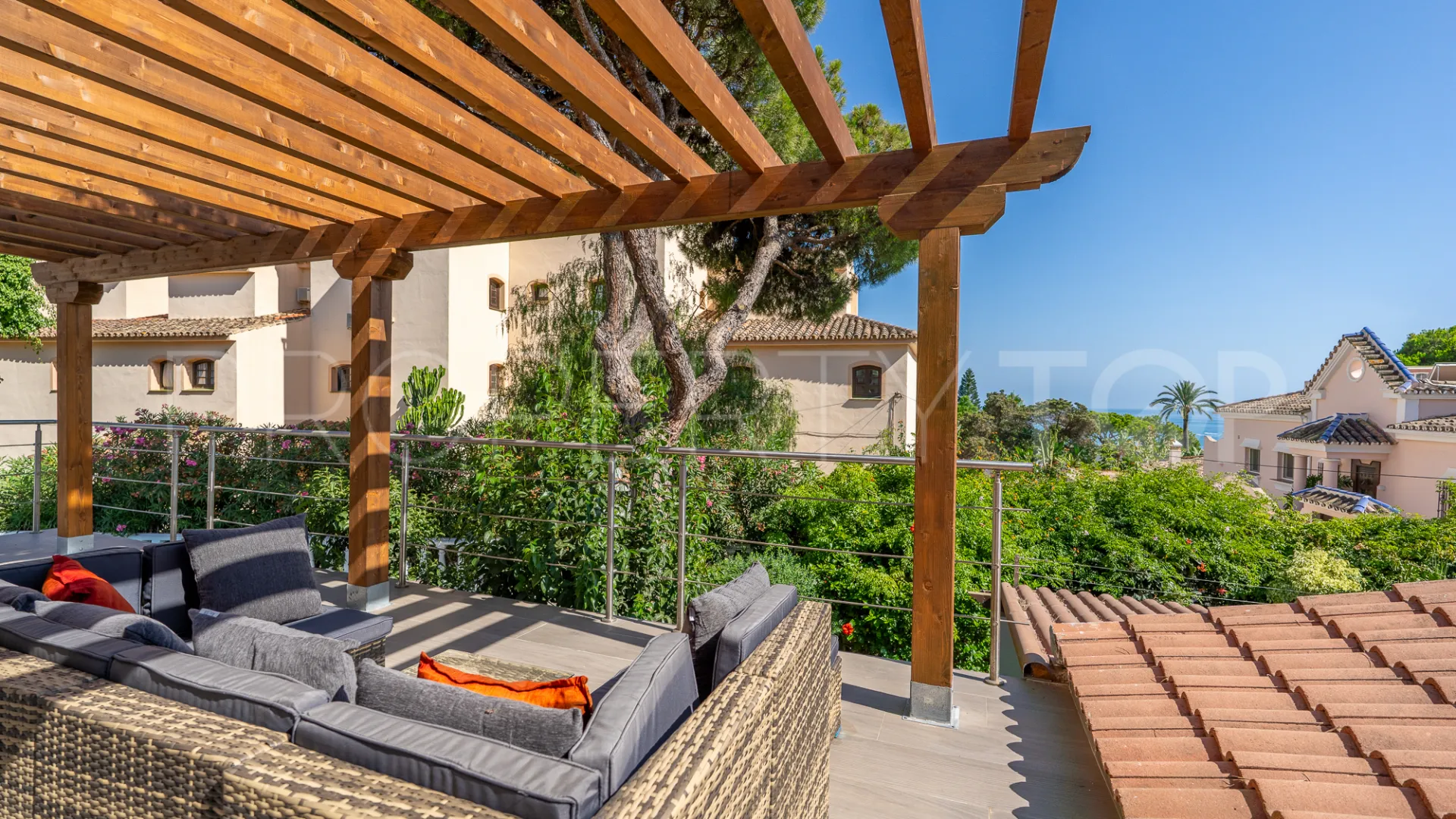 Buy villa with 4 bedrooms in Marbesa