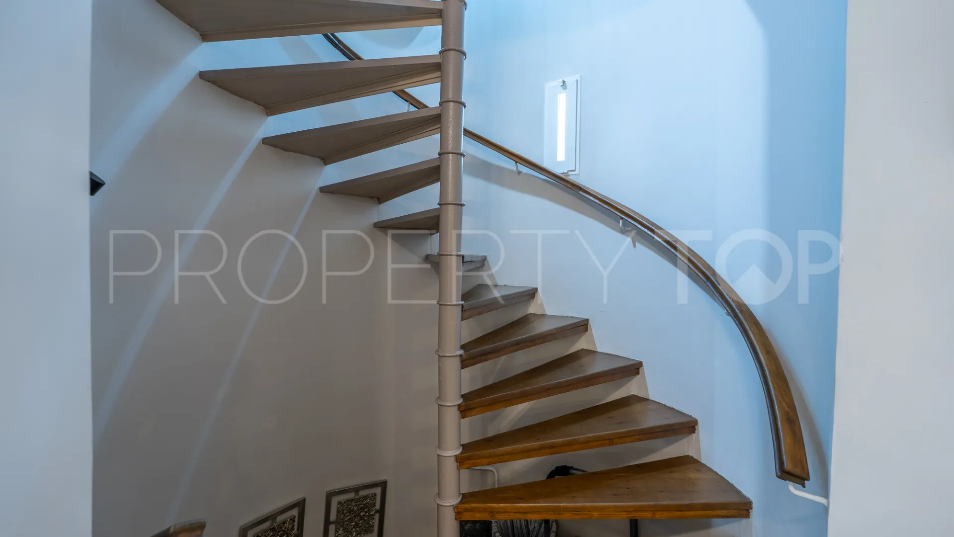 Buy villa with 4 bedrooms in Marbesa