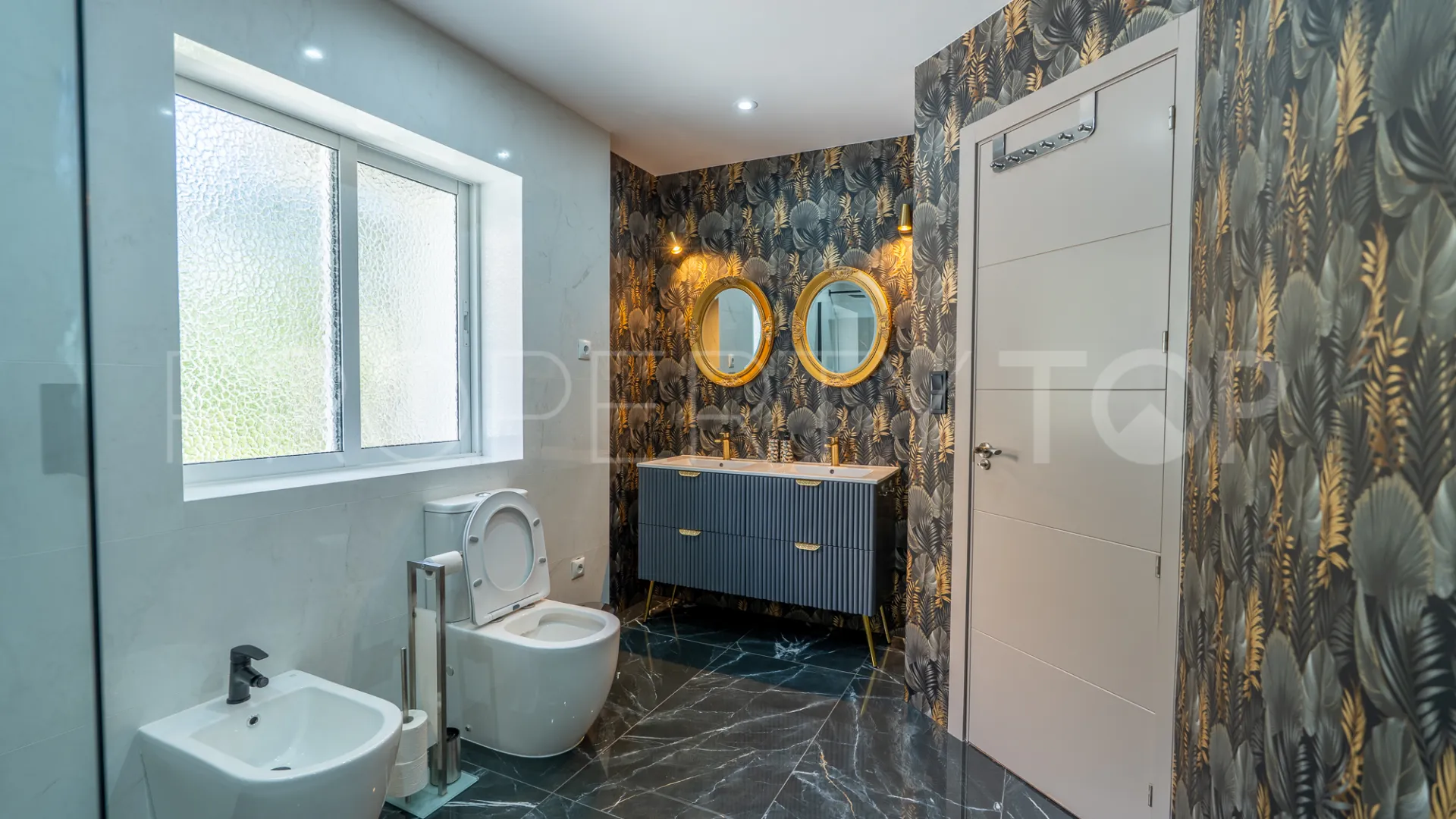 Buy villa with 4 bedrooms in Marbesa