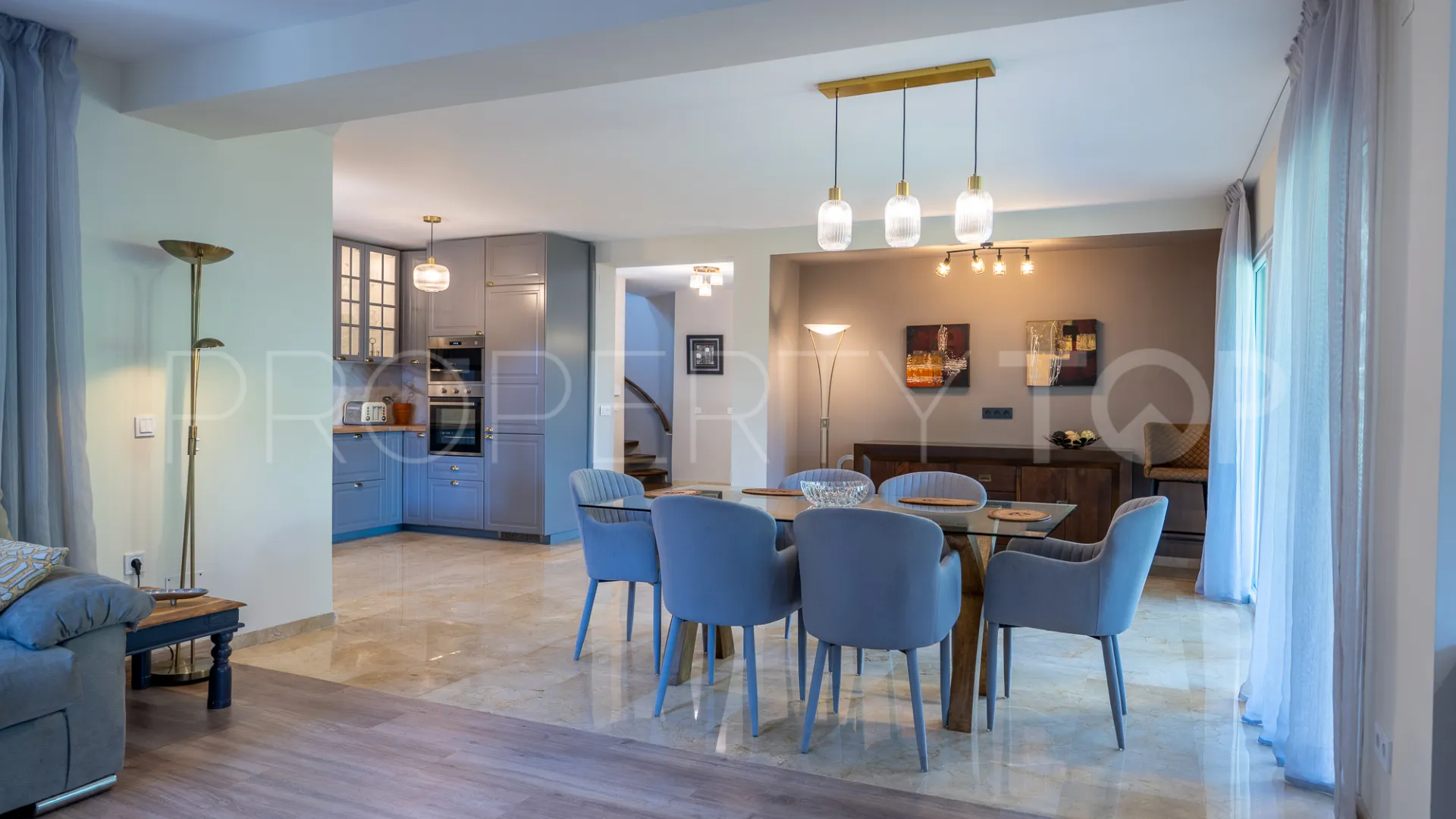 Buy villa with 4 bedrooms in Marbesa