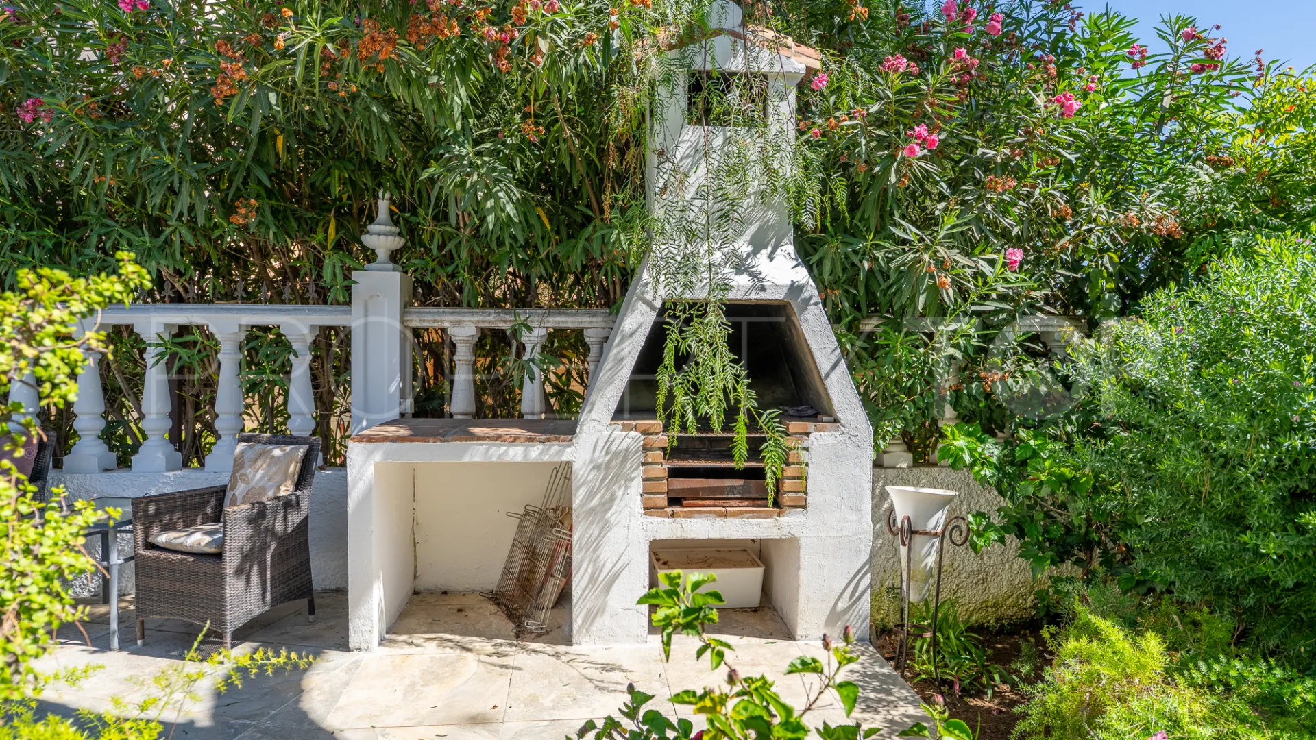 Buy villa with 4 bedrooms in Marbesa