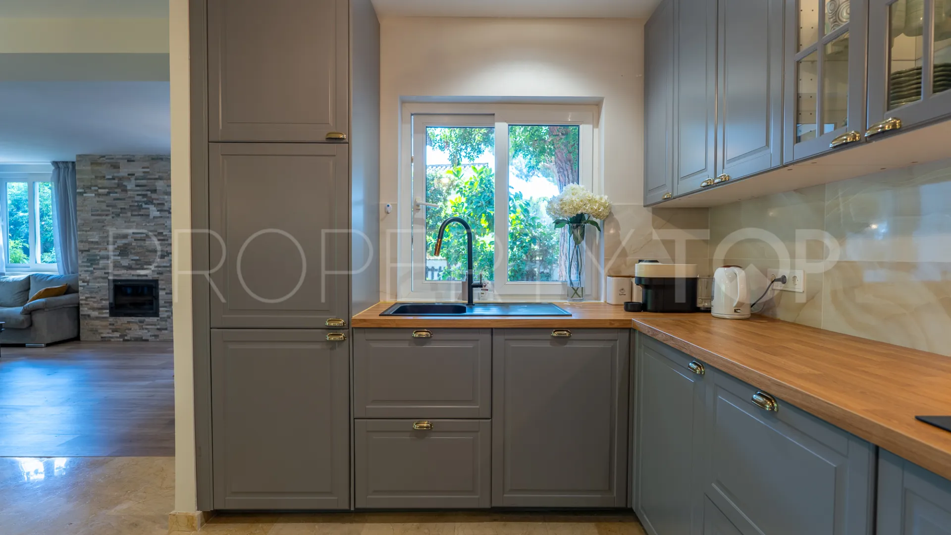 Buy villa with 4 bedrooms in Marbesa
