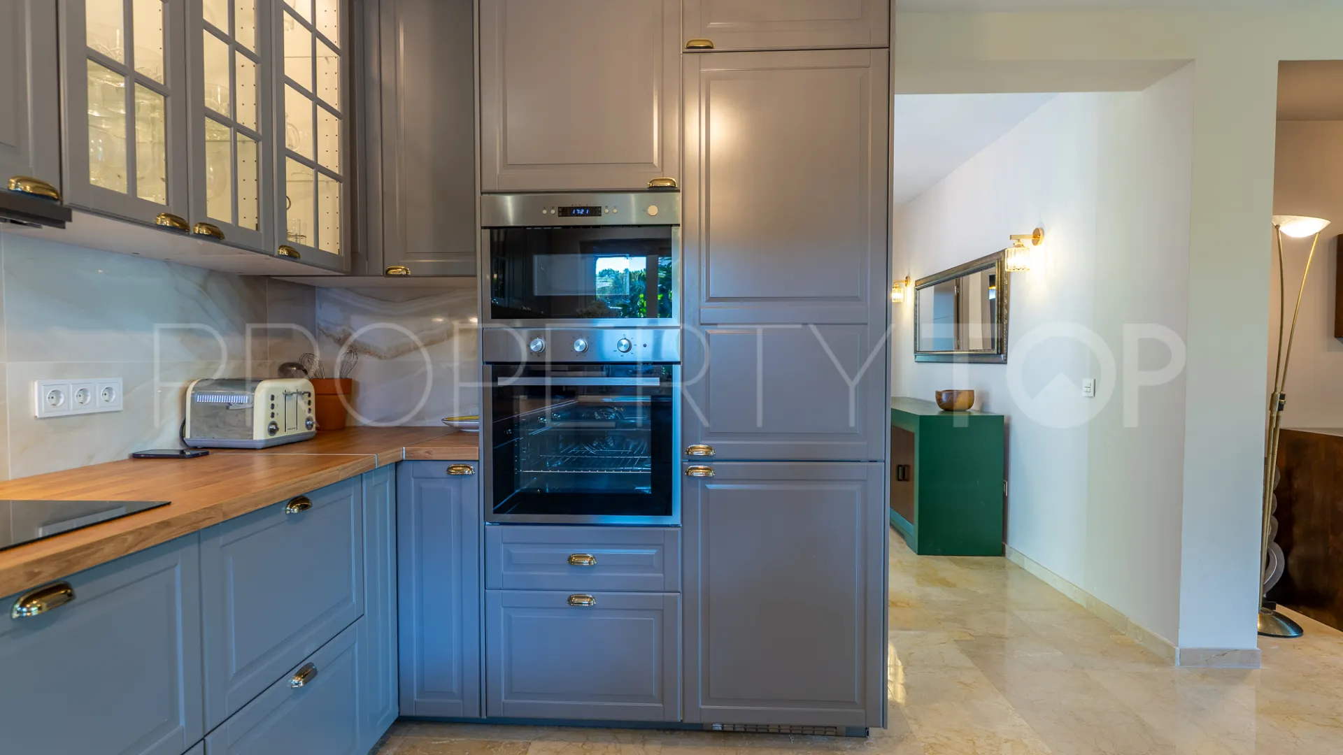 Buy villa with 4 bedrooms in Marbesa