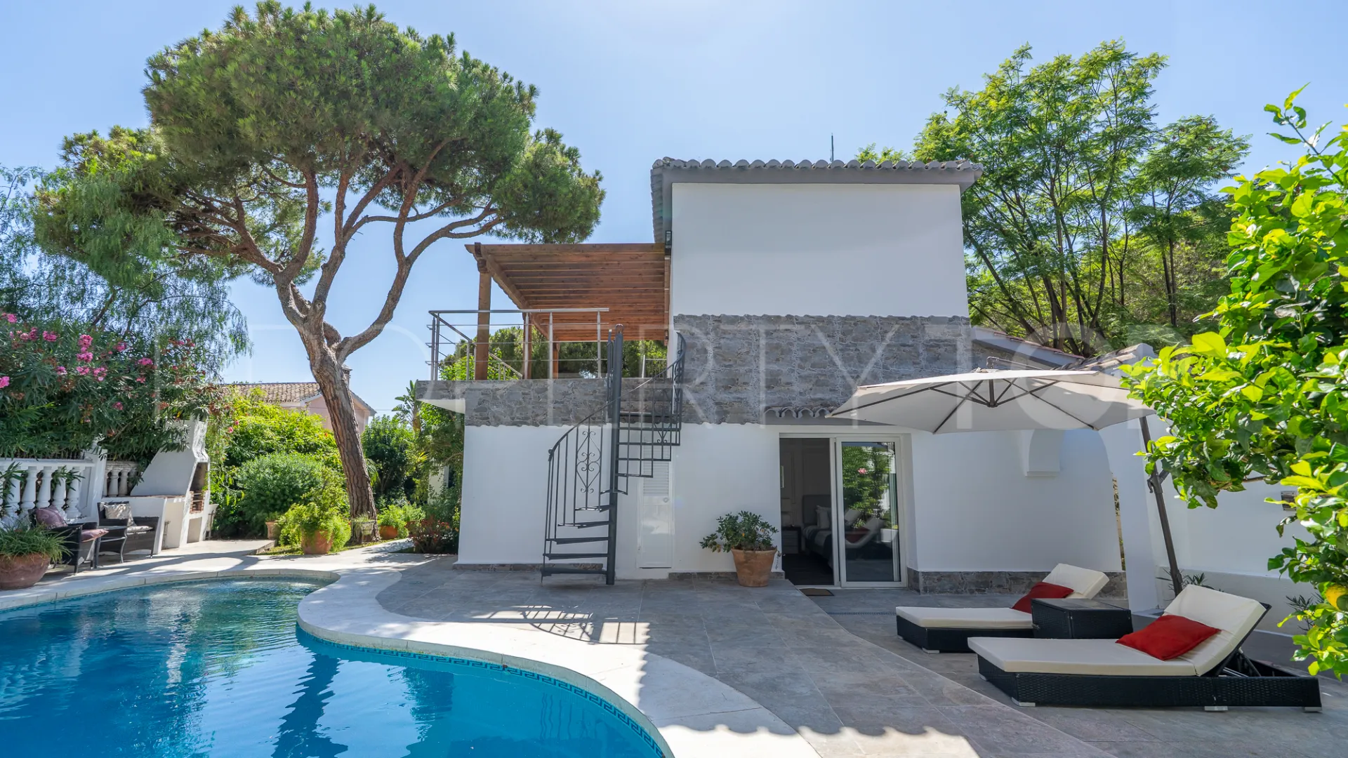 Buy villa with 4 bedrooms in Marbesa