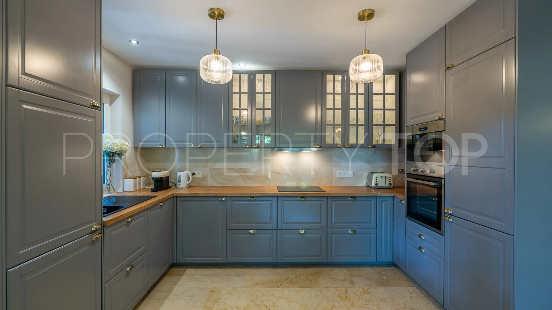 Buy villa with 4 bedrooms in Marbesa