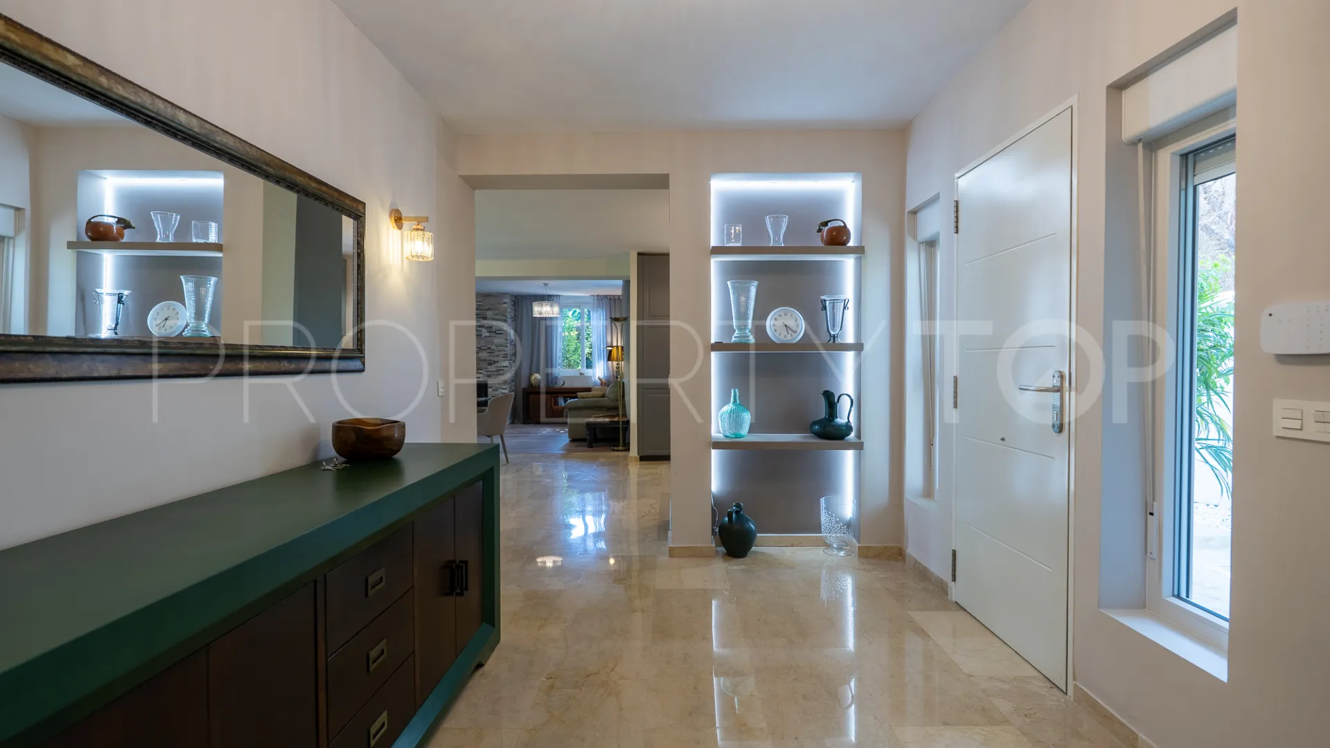 Buy villa with 4 bedrooms in Marbesa