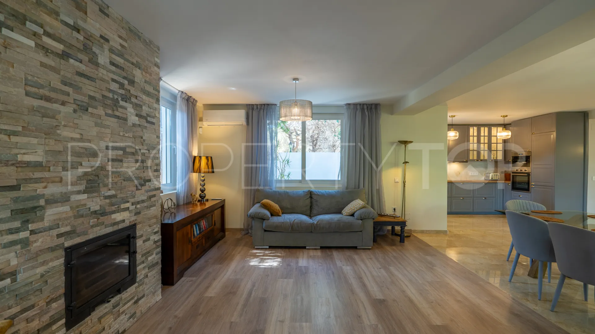Buy villa with 4 bedrooms in Marbesa