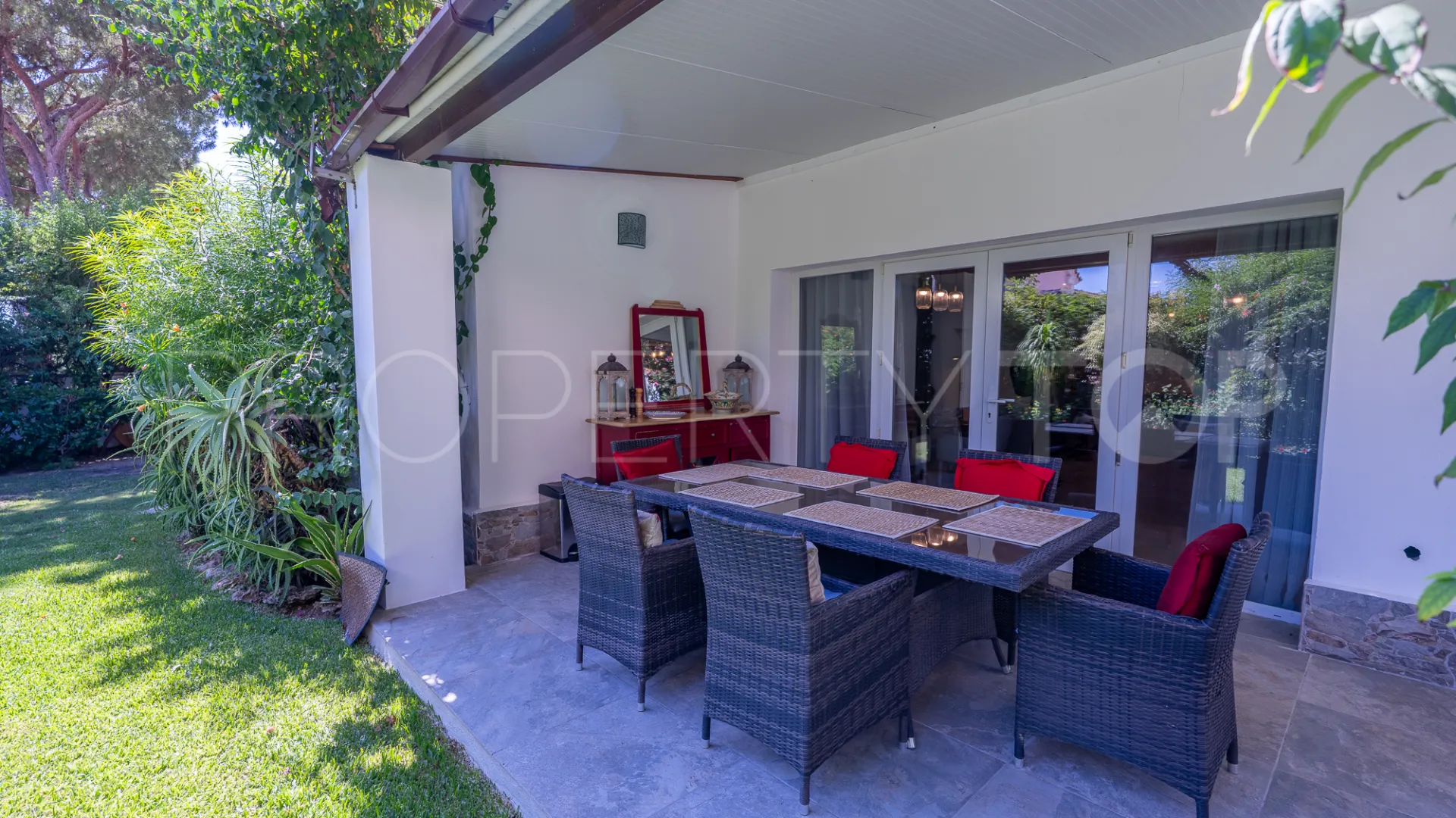Buy villa with 4 bedrooms in Marbesa