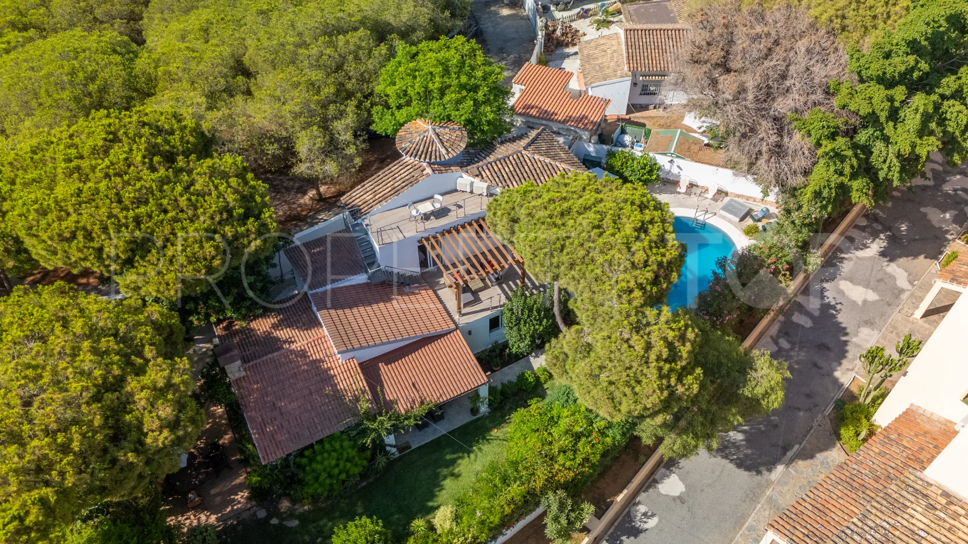 Buy villa with 4 bedrooms in Marbesa