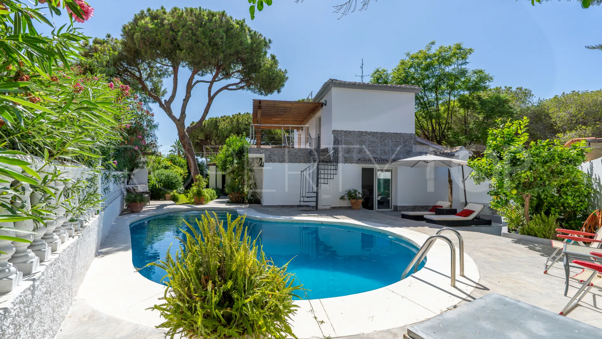 Buy villa with 4 bedrooms in Marbesa