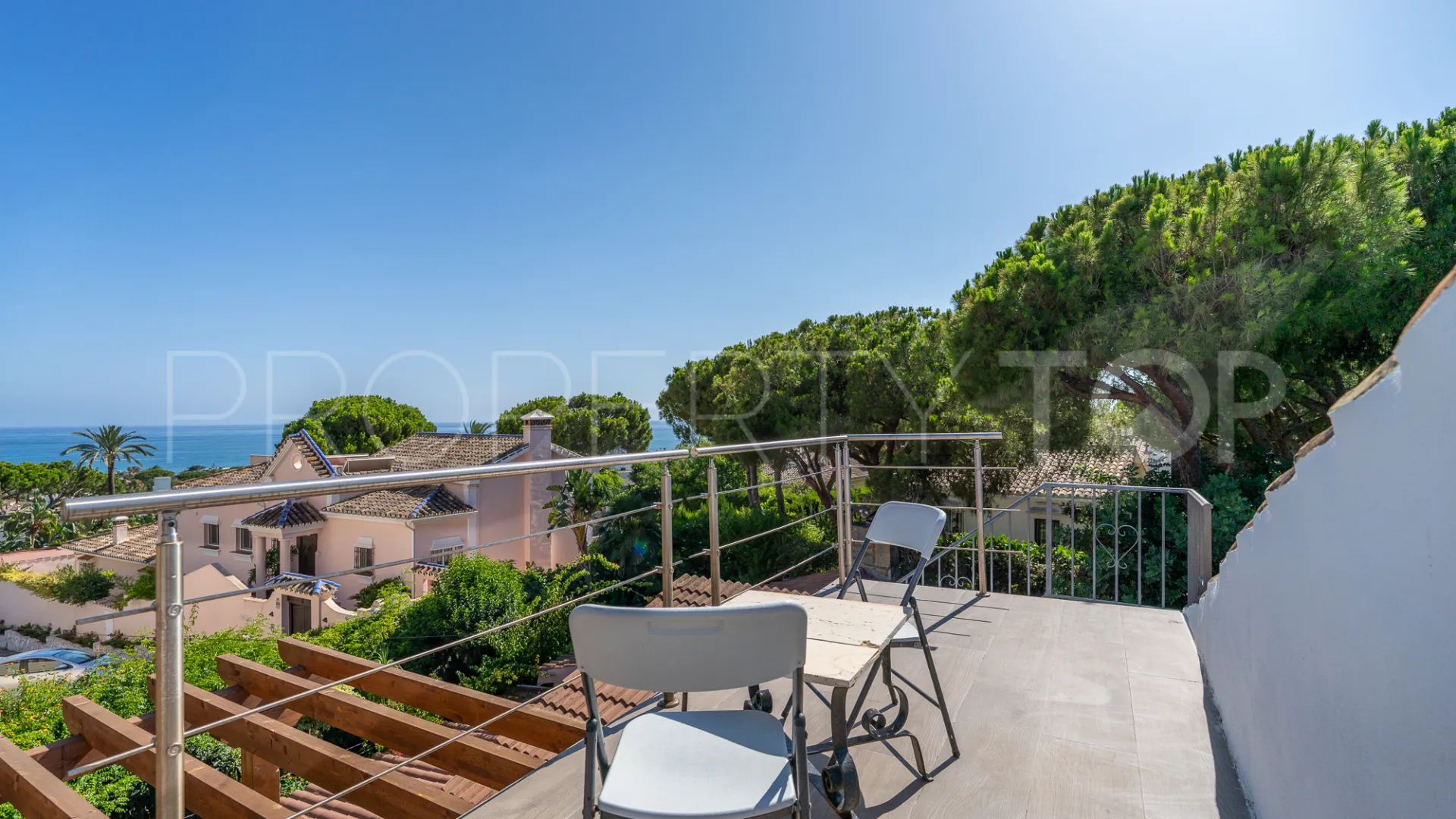 Buy villa with 4 bedrooms in Marbesa