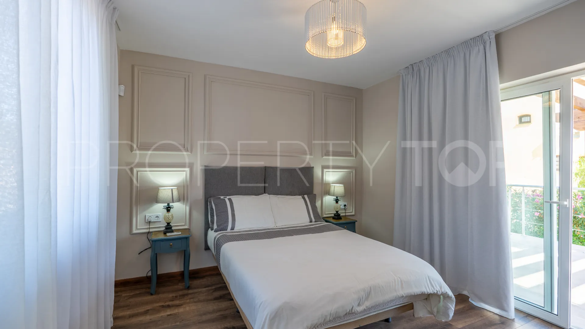 Buy villa with 4 bedrooms in Marbesa
