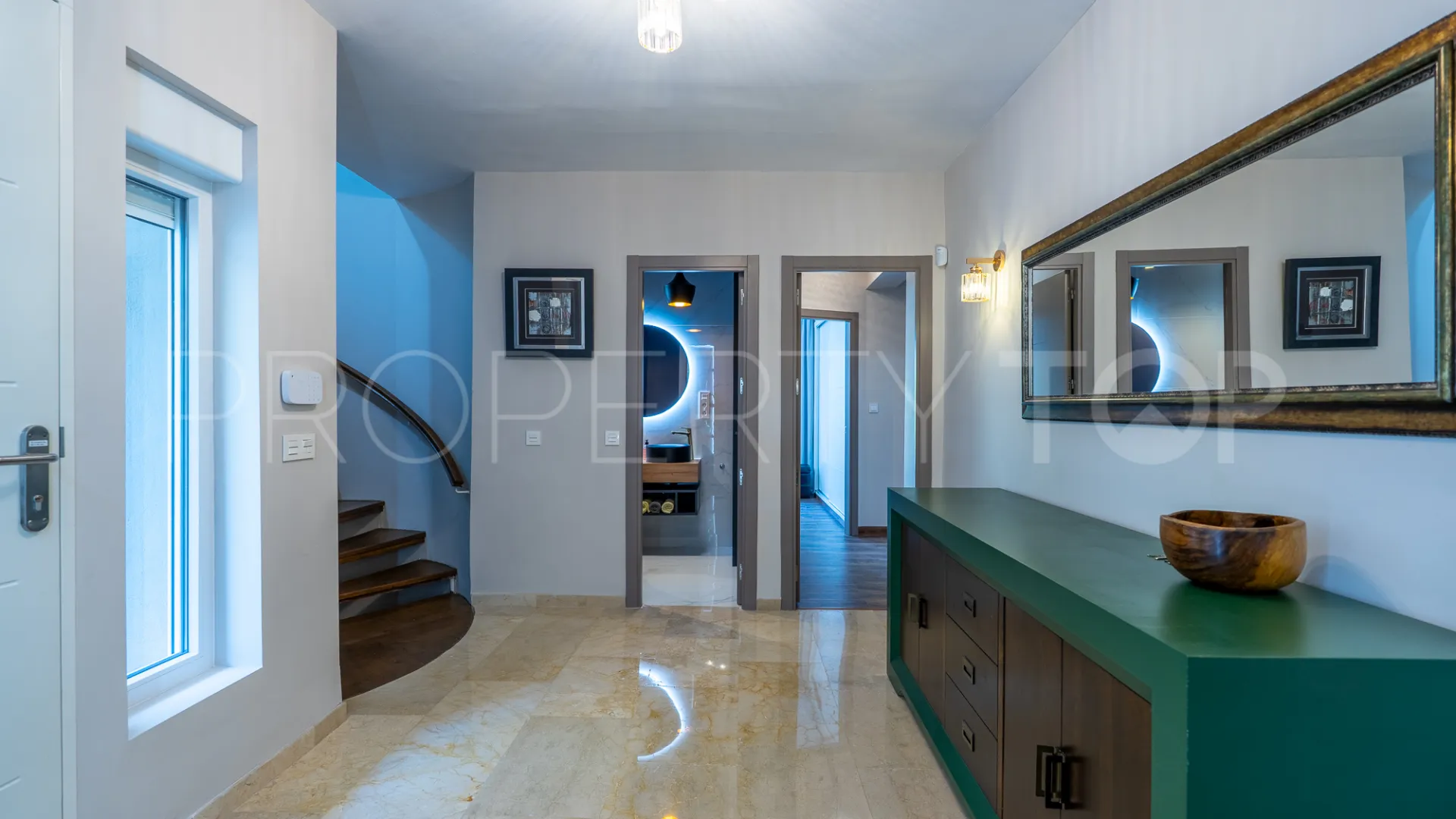 Buy villa with 4 bedrooms in Marbesa