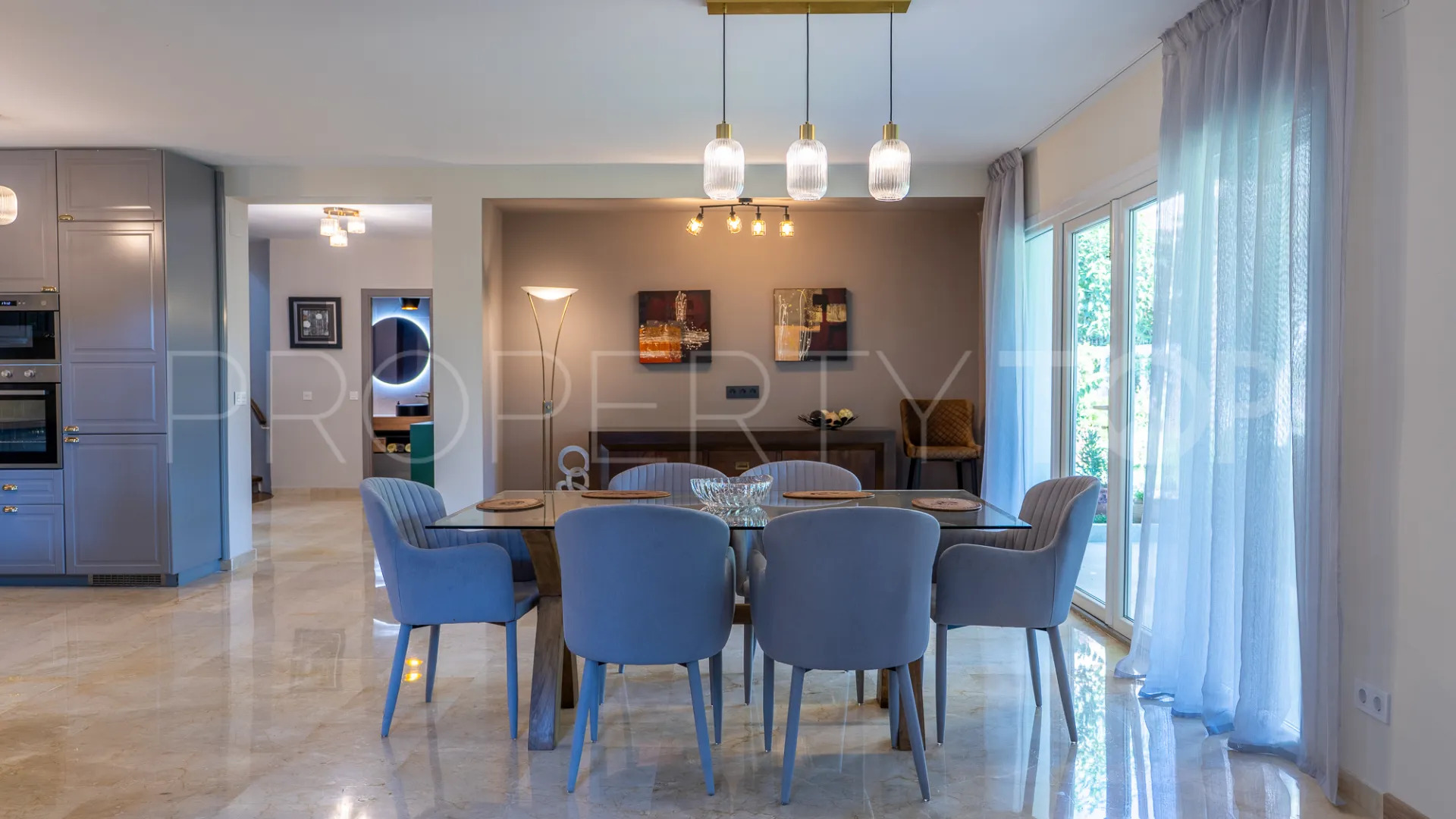 Buy villa with 4 bedrooms in Marbesa