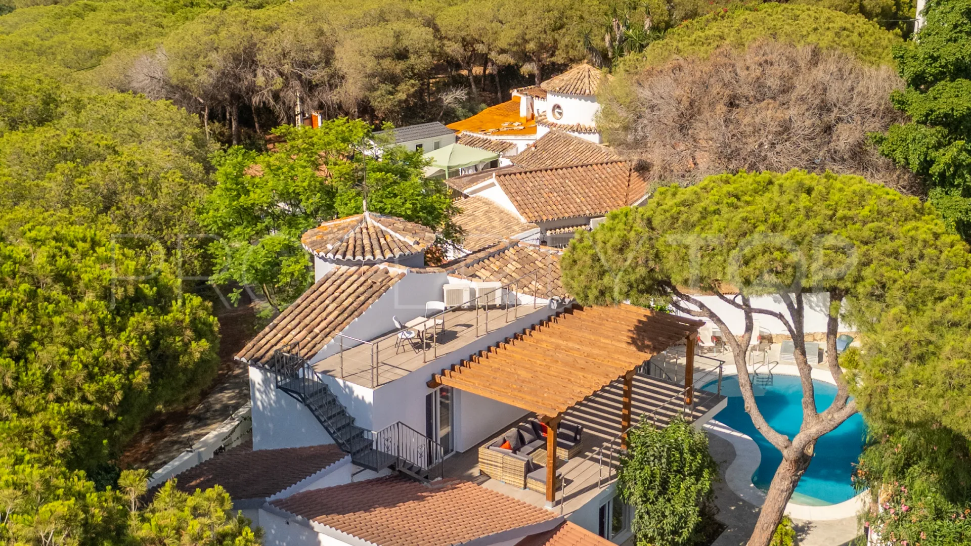 Buy villa with 4 bedrooms in Marbesa