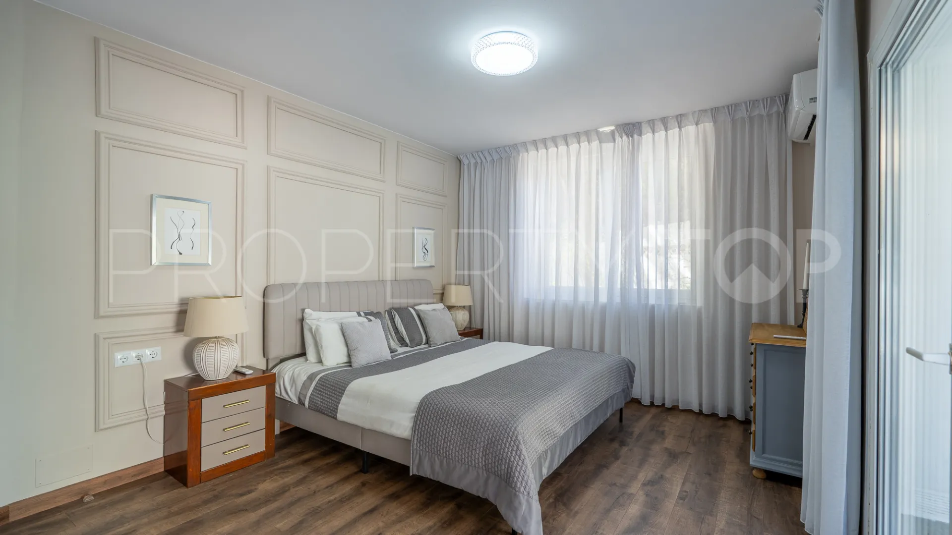 Buy villa with 4 bedrooms in Marbesa