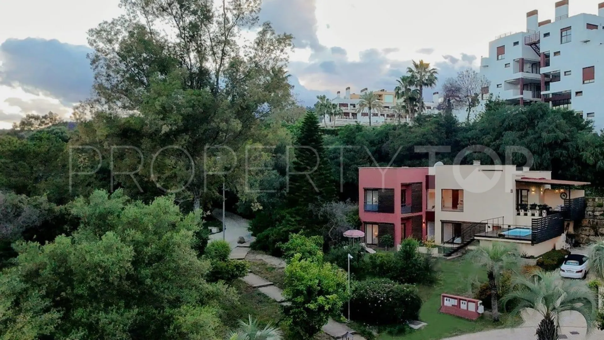 Villa en venta de 4 dormitorios en Lomas de Guadalmina