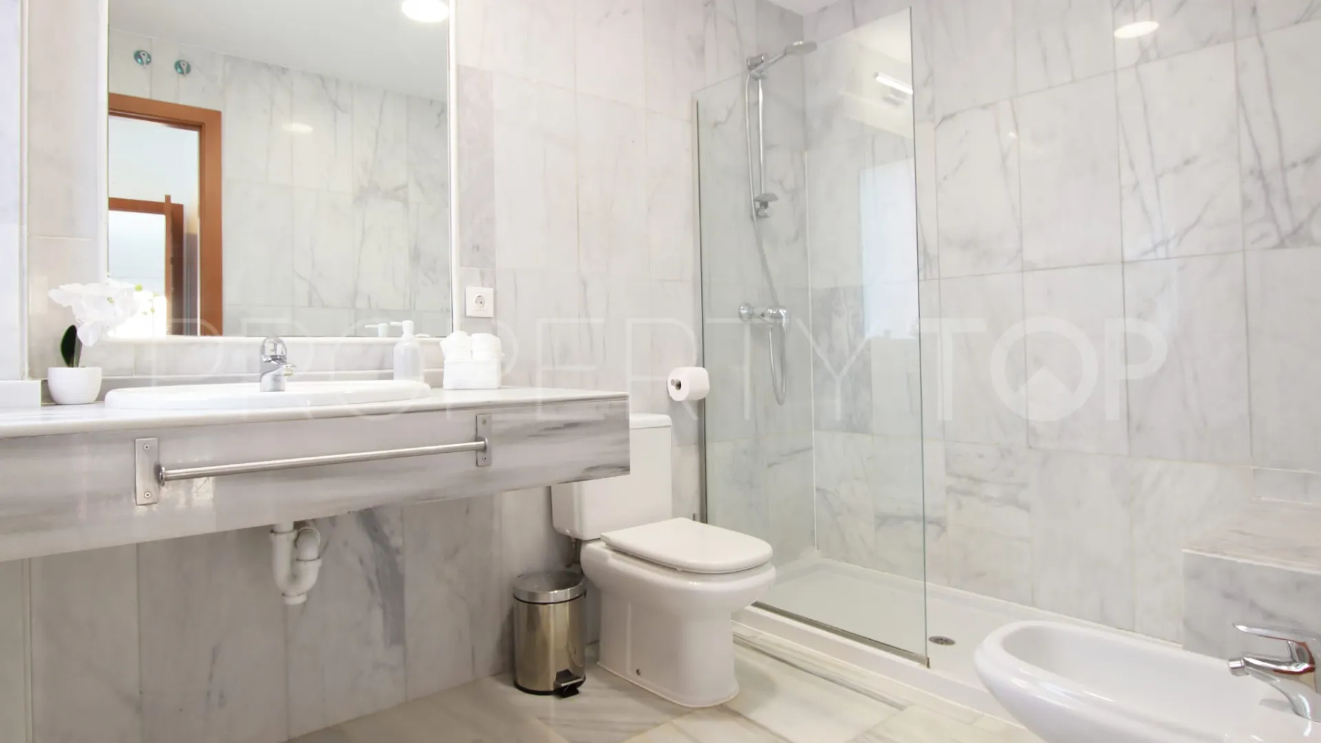 Villa en venta de 4 dormitorios en Lomas de Guadalmina
