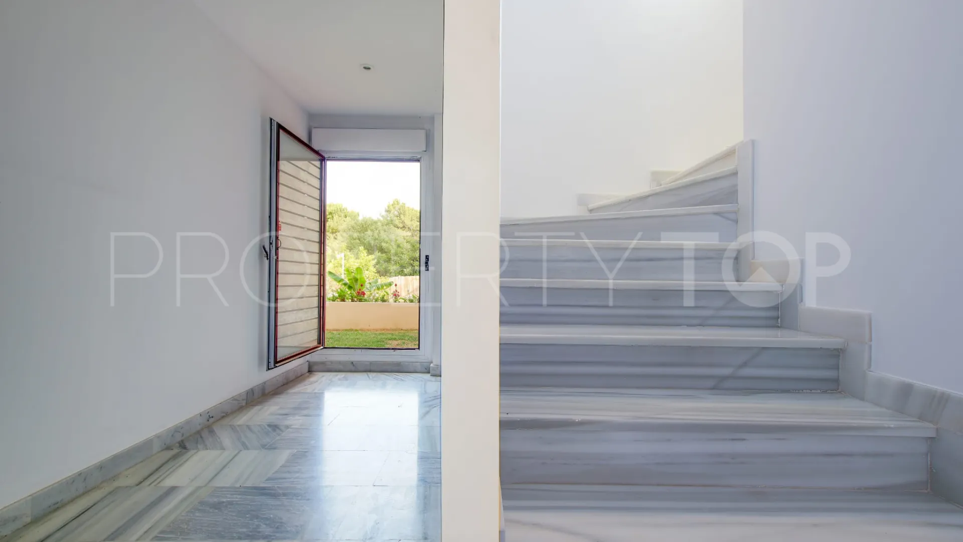 Villa en venta de 4 dormitorios en Lomas de Guadalmina