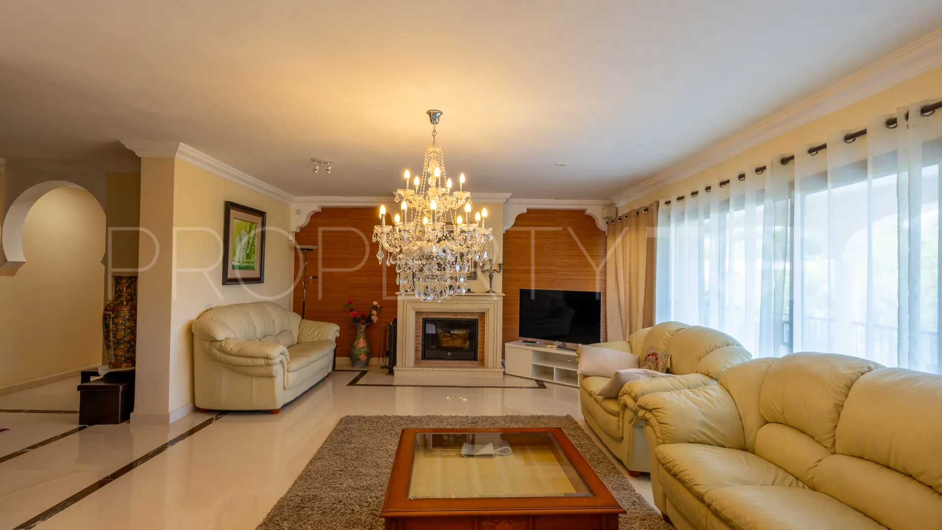 8 bedrooms villa for sale in El Herrojo