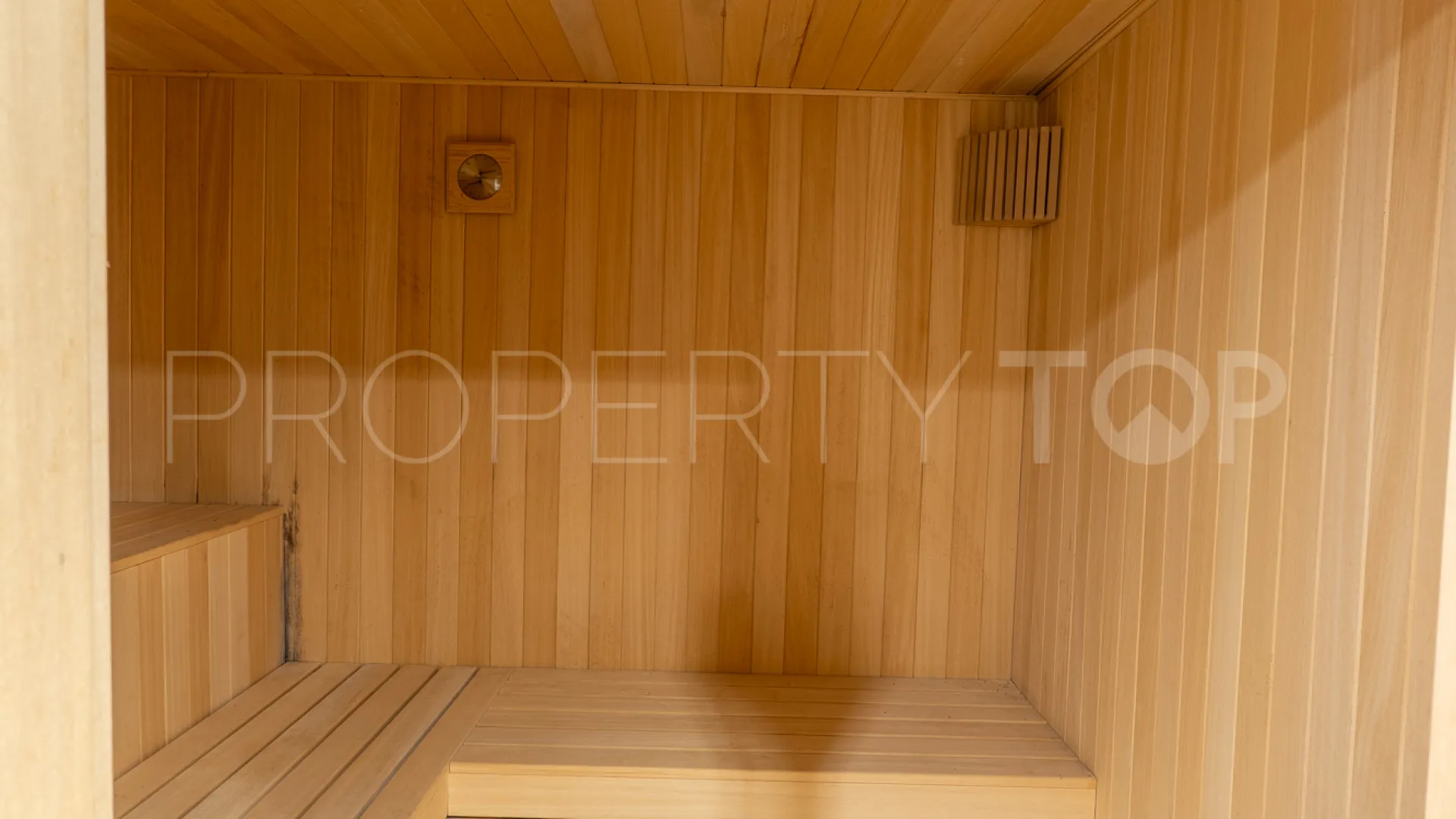 8 bedrooms villa for sale in El Herrojo