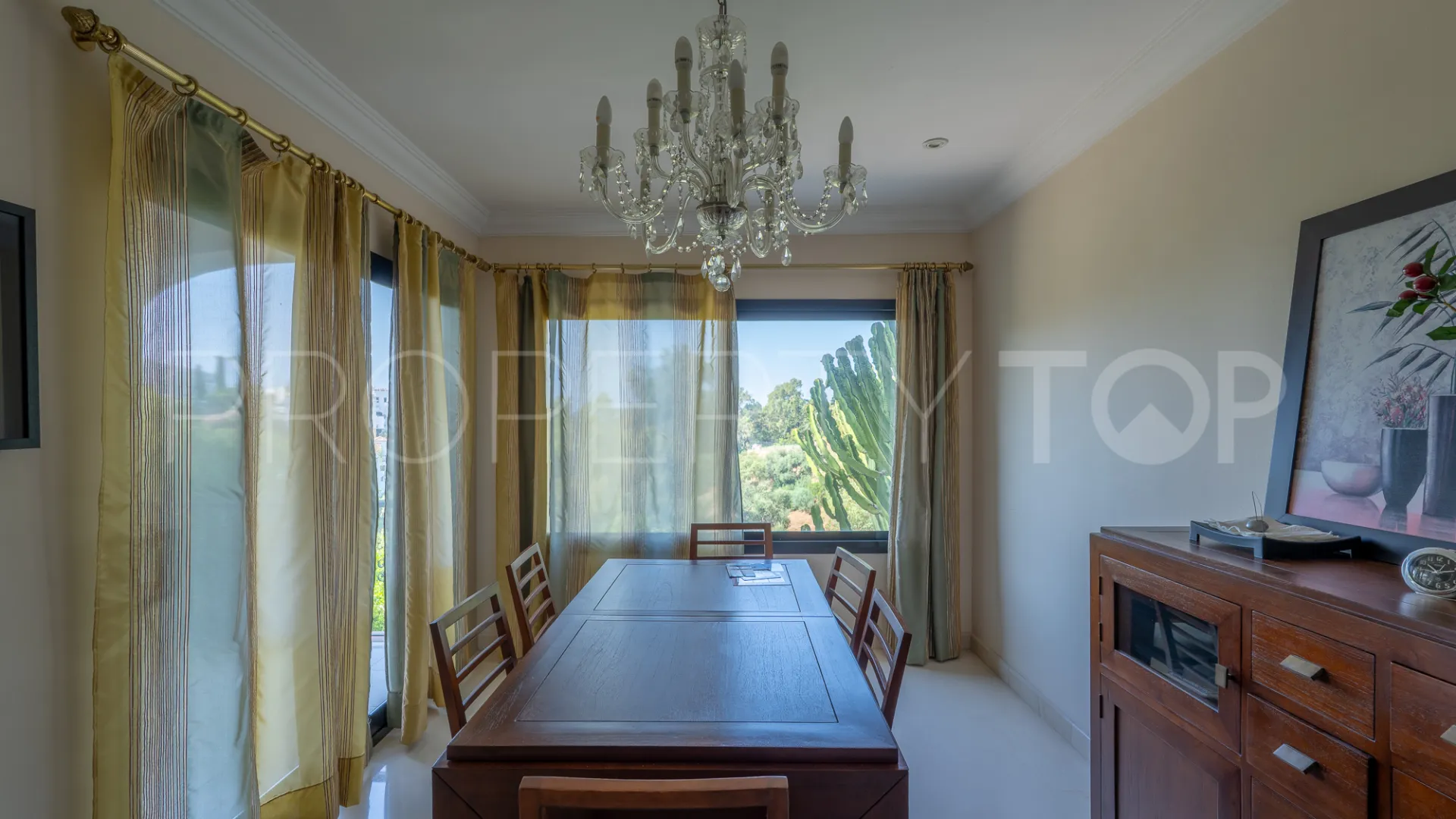 8 bedrooms villa for sale in El Herrojo