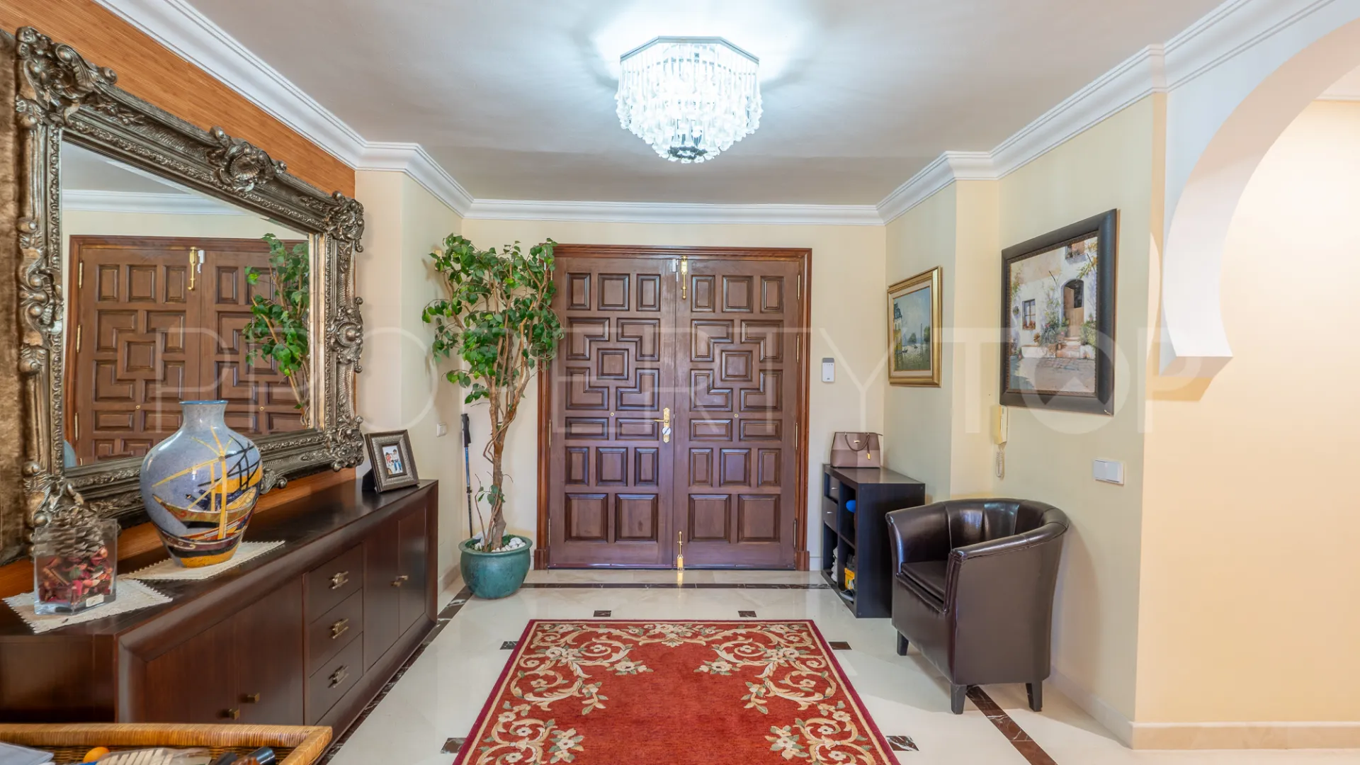 8 bedrooms villa for sale in El Herrojo