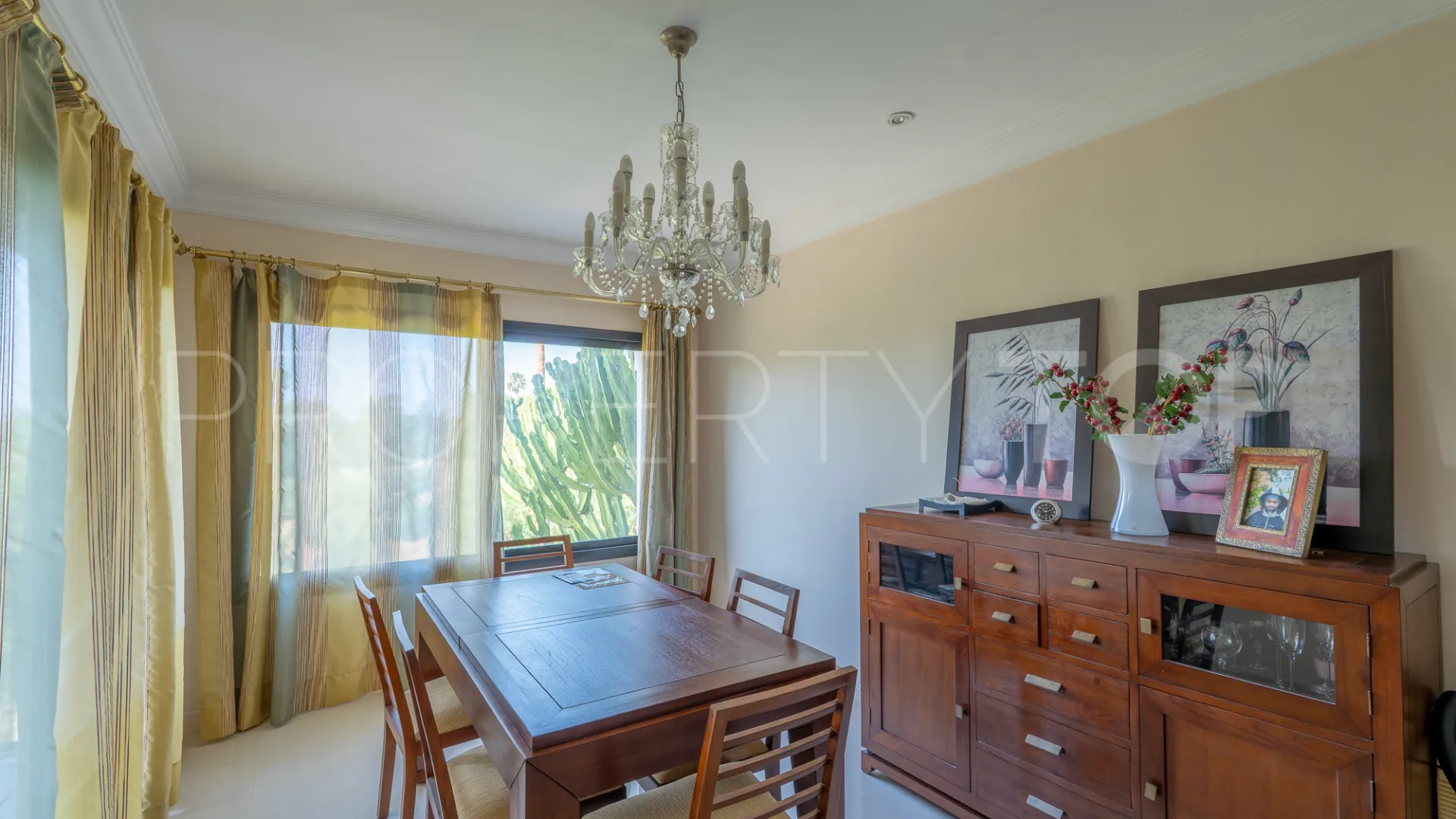 8 bedrooms villa for sale in El Herrojo