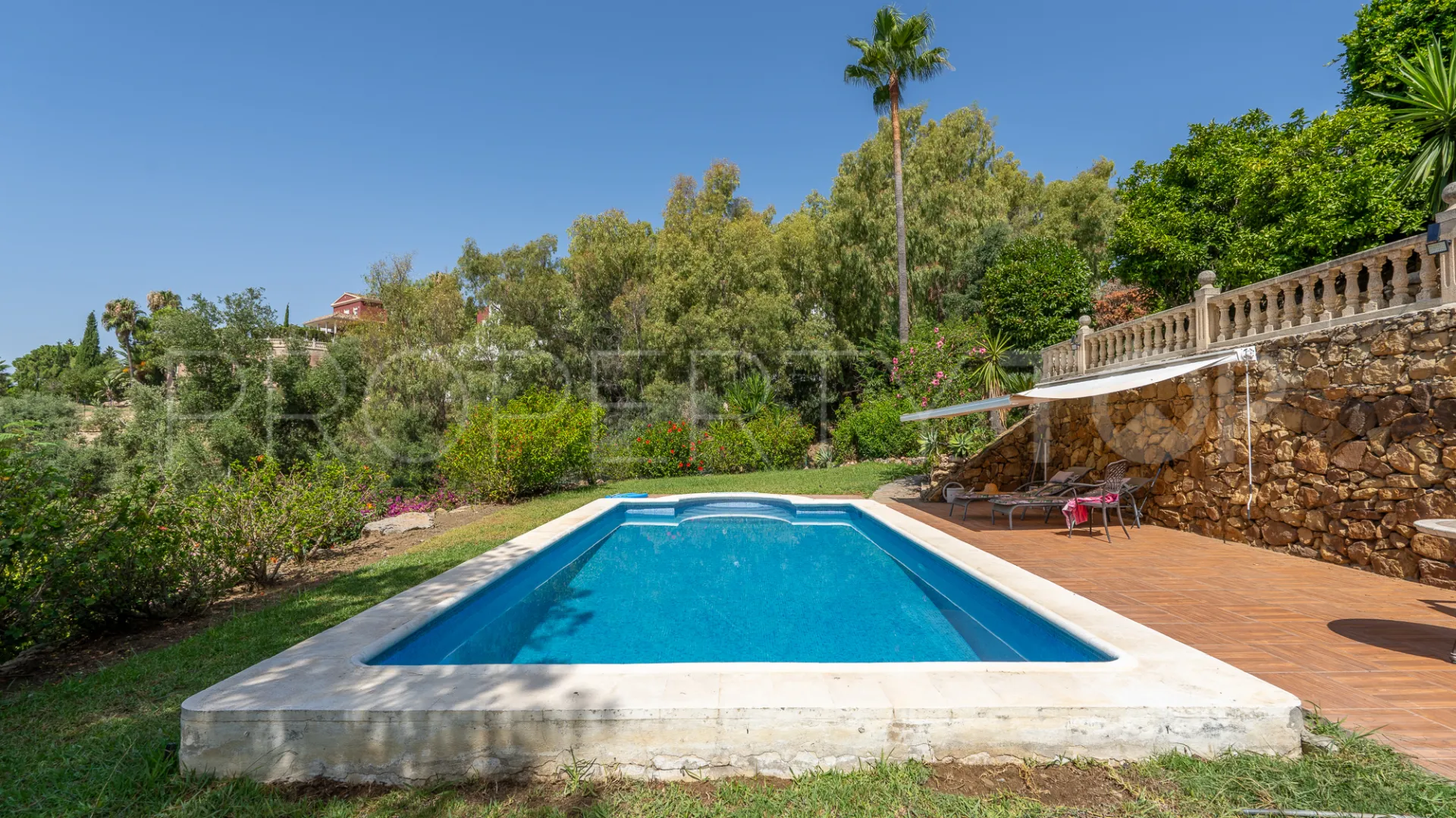 8 bedrooms villa for sale in El Herrojo